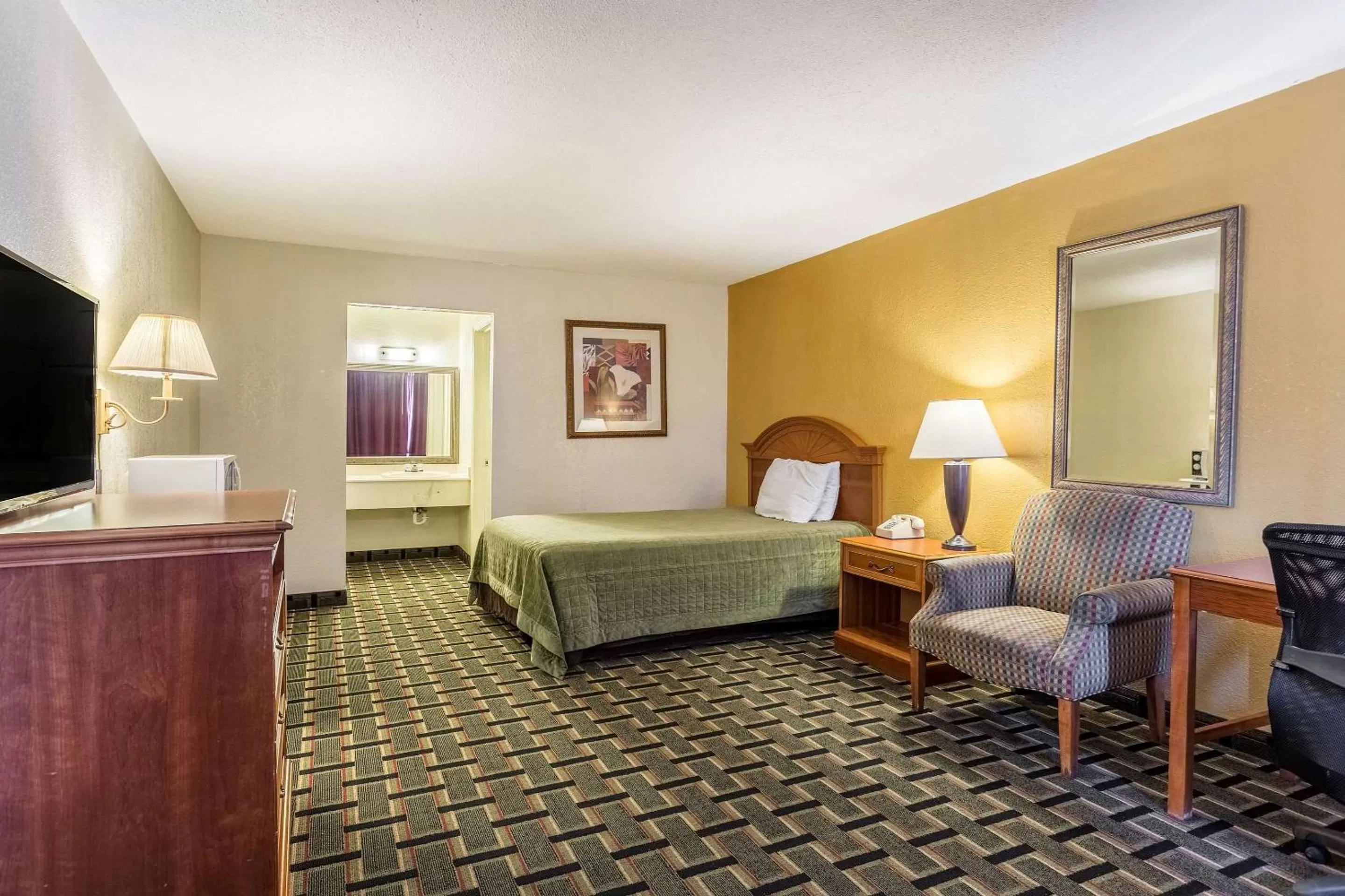 Standard Double Room - Non-Smoking in Rodeway Inn Denmark-Jackson