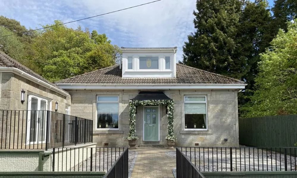 Three-Bedroom Cottage in Crossbasket Castle, Hotel & Restaurant