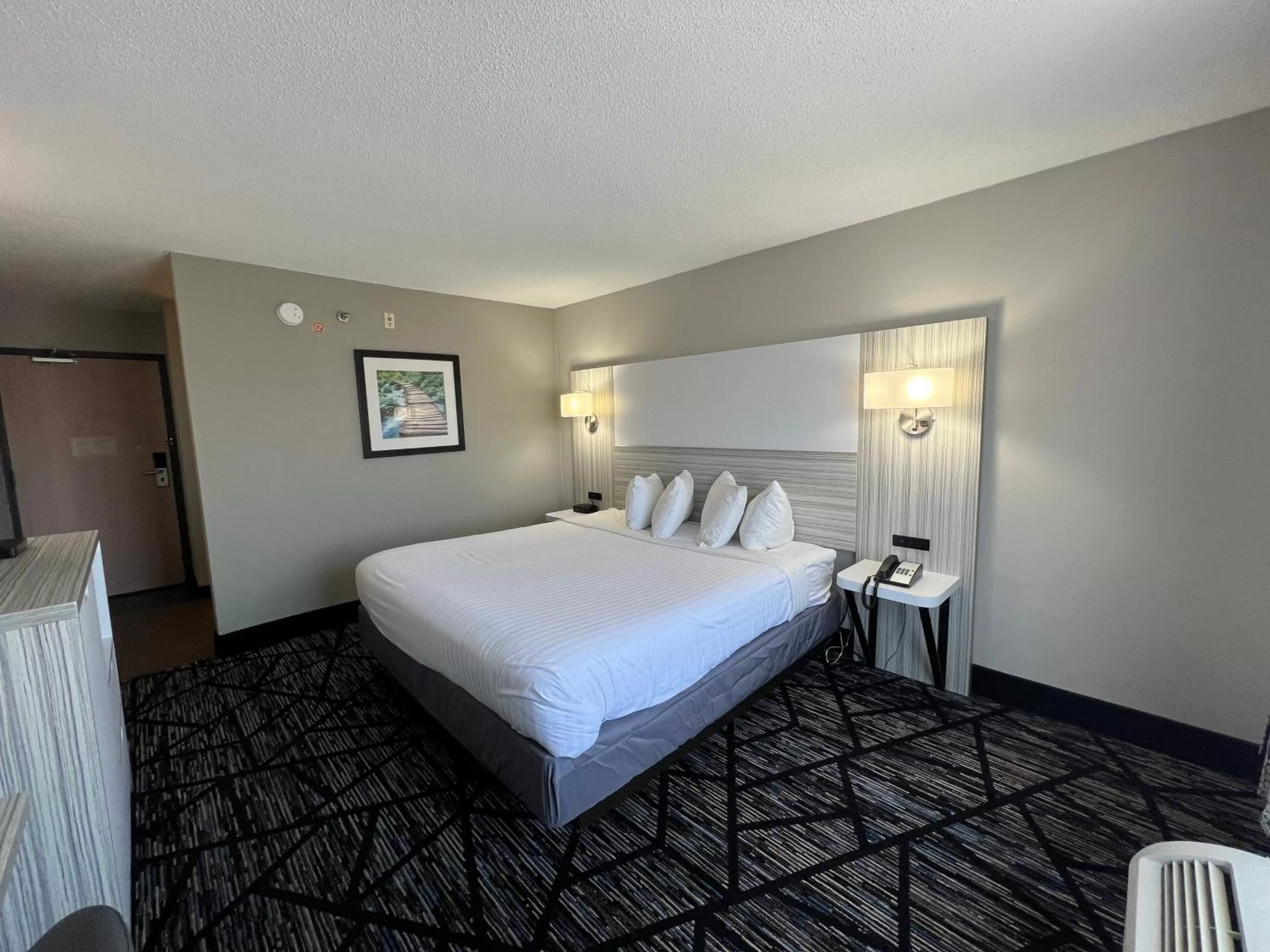 Deluxe King  Room Interior Hall Non Smoking in Baymont by Wyndham Peoria