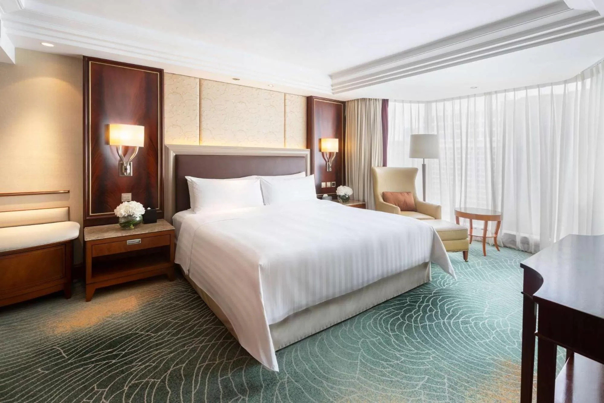 Executive Suite with Horizon Club Benefits in Kowloon Shangri-La, Hong Kong