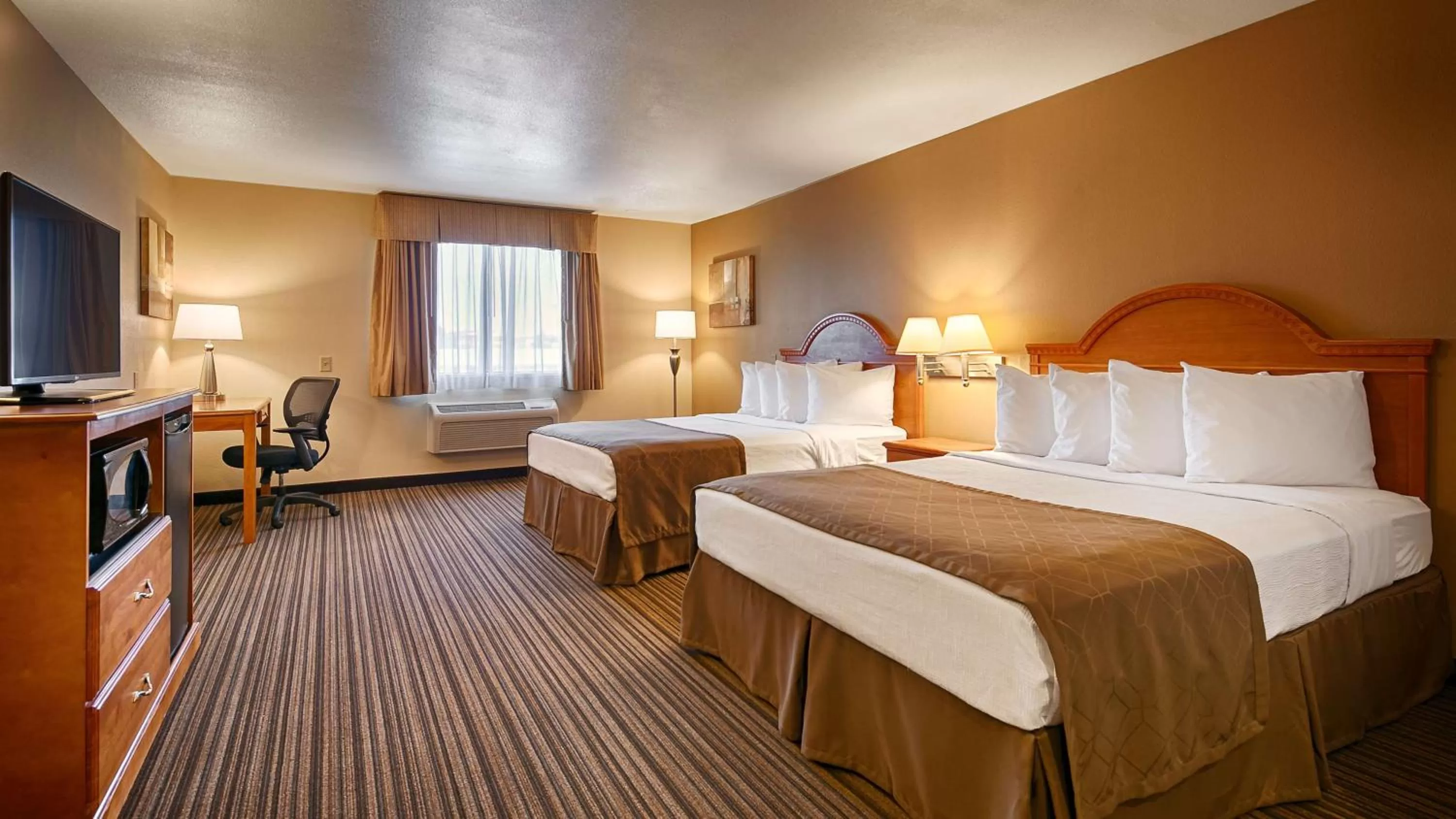 Queen Room with Two Queen Beds and Roll-In Shower- Mobility Access/Non-Smoking in Best Western East El Paso Inn
