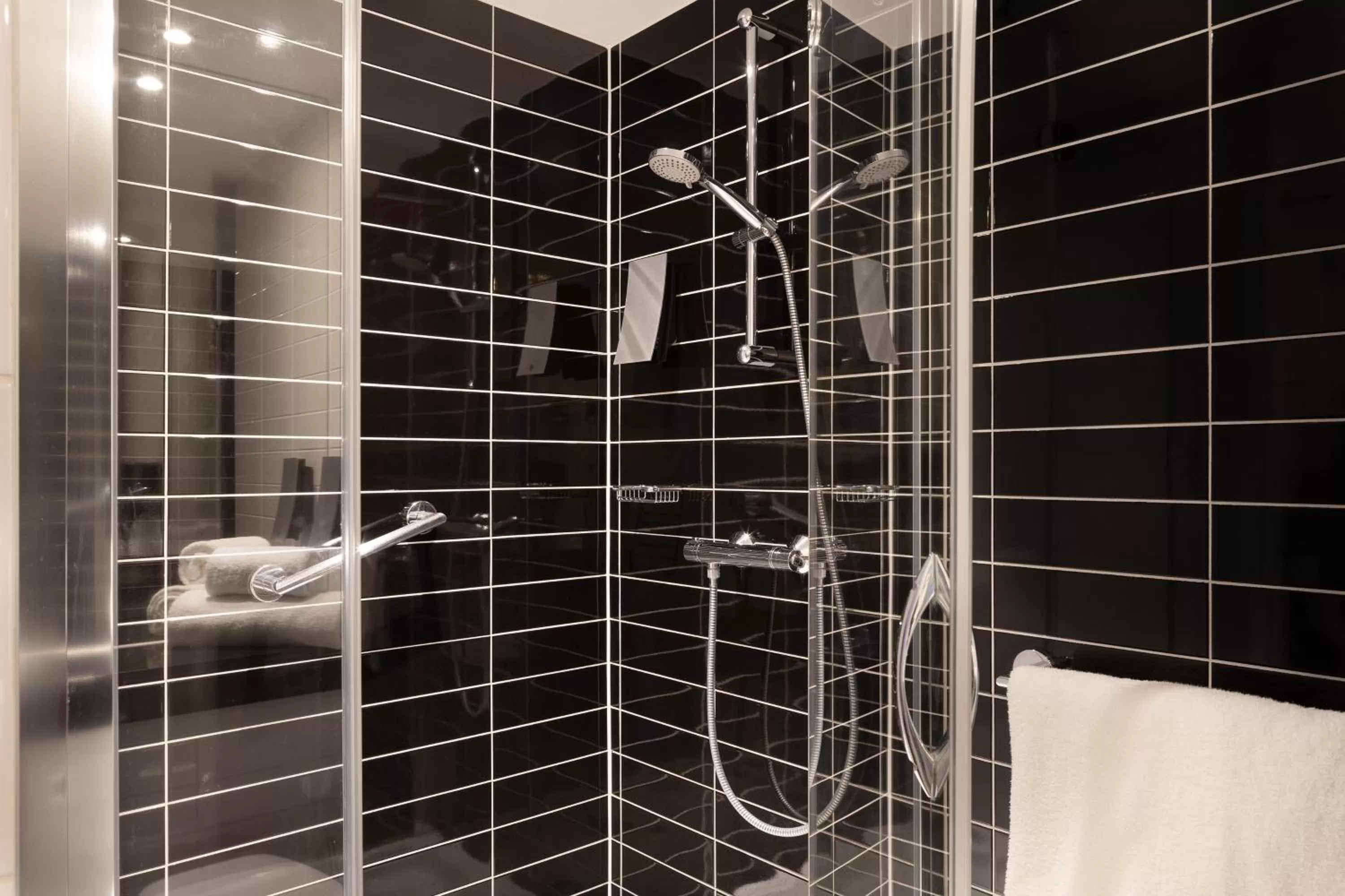 Twin Room in Holiday Inn Express Toulon - Est, an IHG Hotel