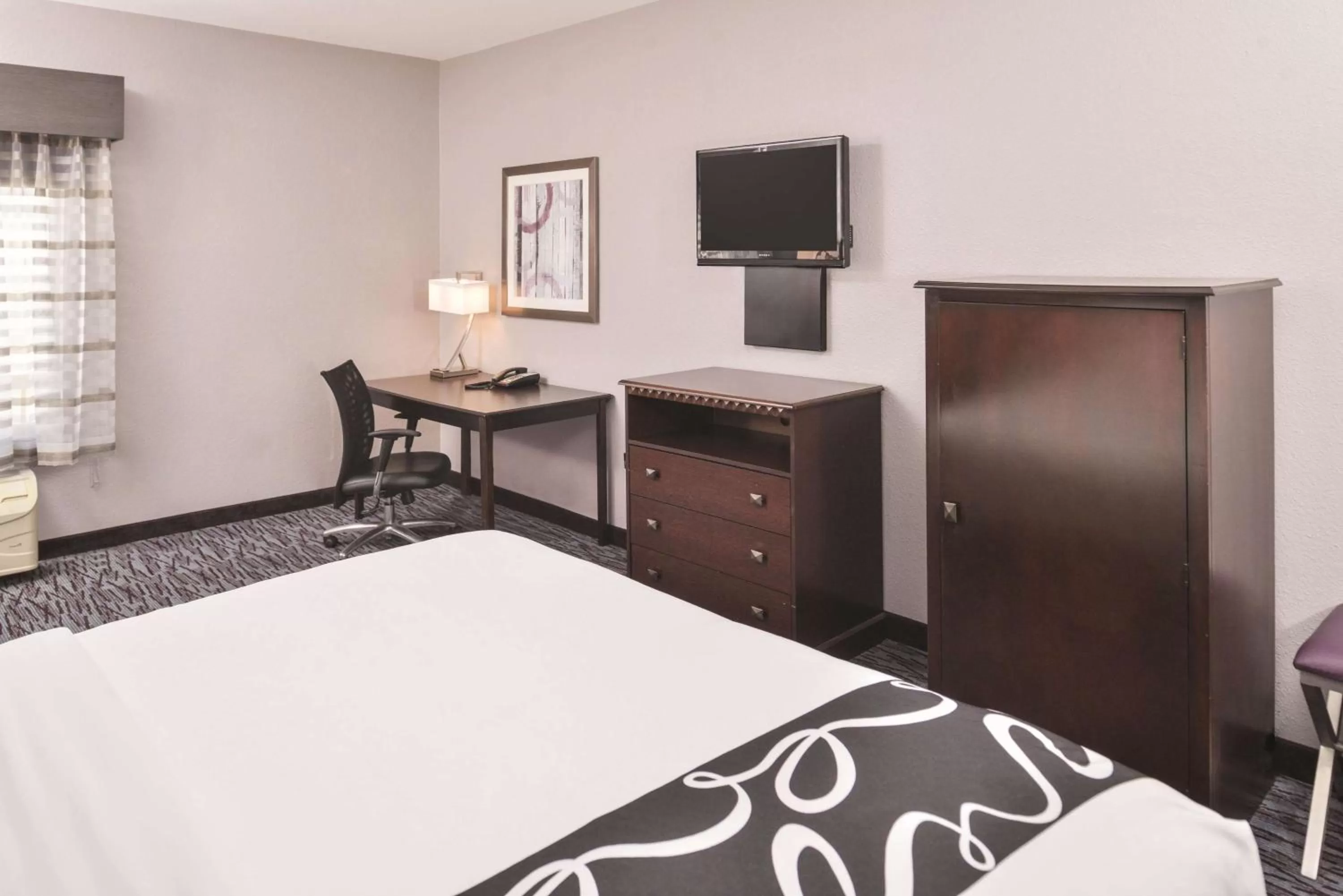 Queen Room with Two Queen Beds and Bath Tub - Mobility/Hearing Accessible - Smoking in La Quinta by Wyndham Abilene Mall