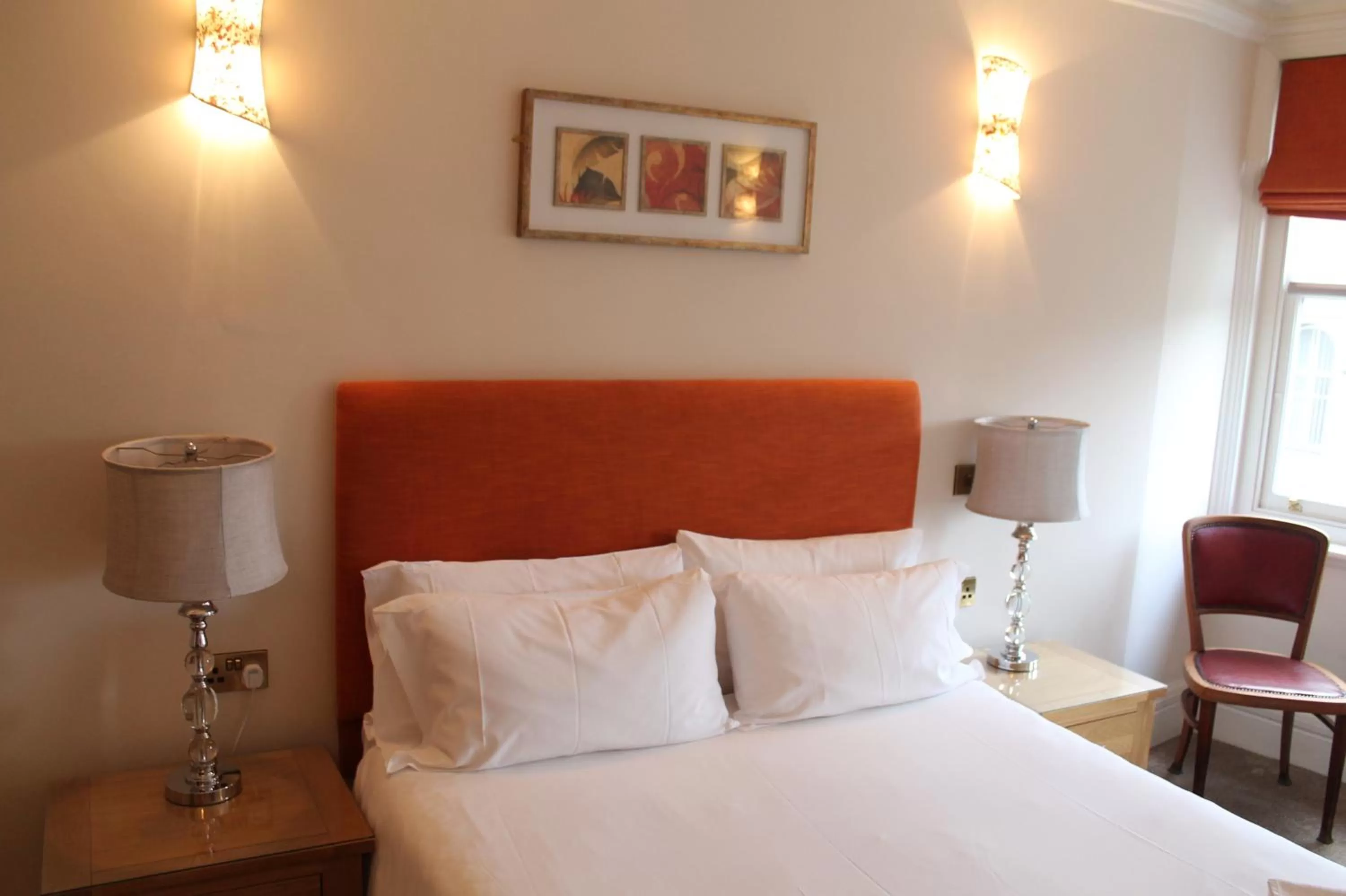 Standard Double Room with Shared Bathroom in Bentinck Hotel