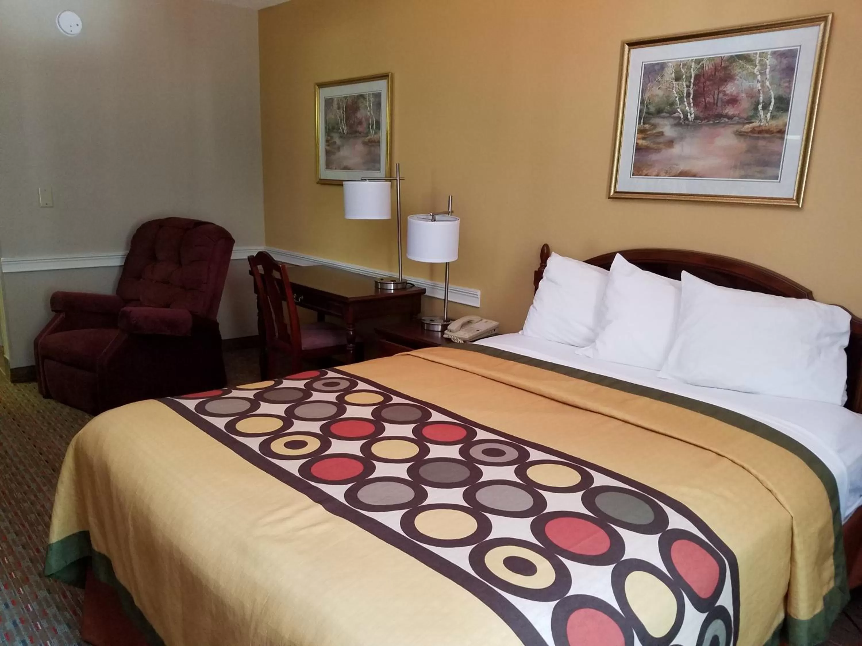 Deluxe King Room - Non-Smoking in Quality Inn Cornelia