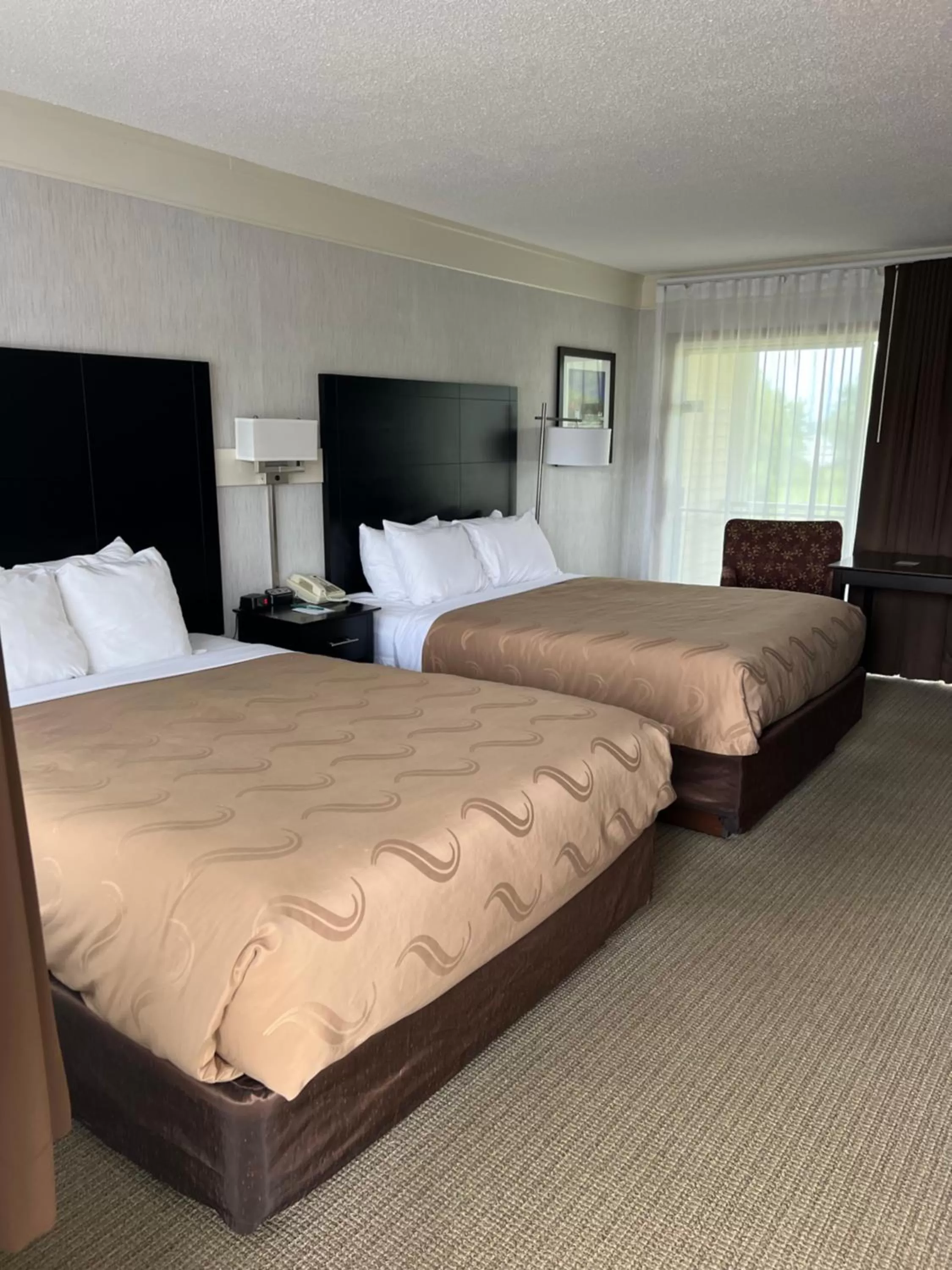 Queen Room with Two Queen Beds and No View - Non Smoking in Quality Inn Lakefront