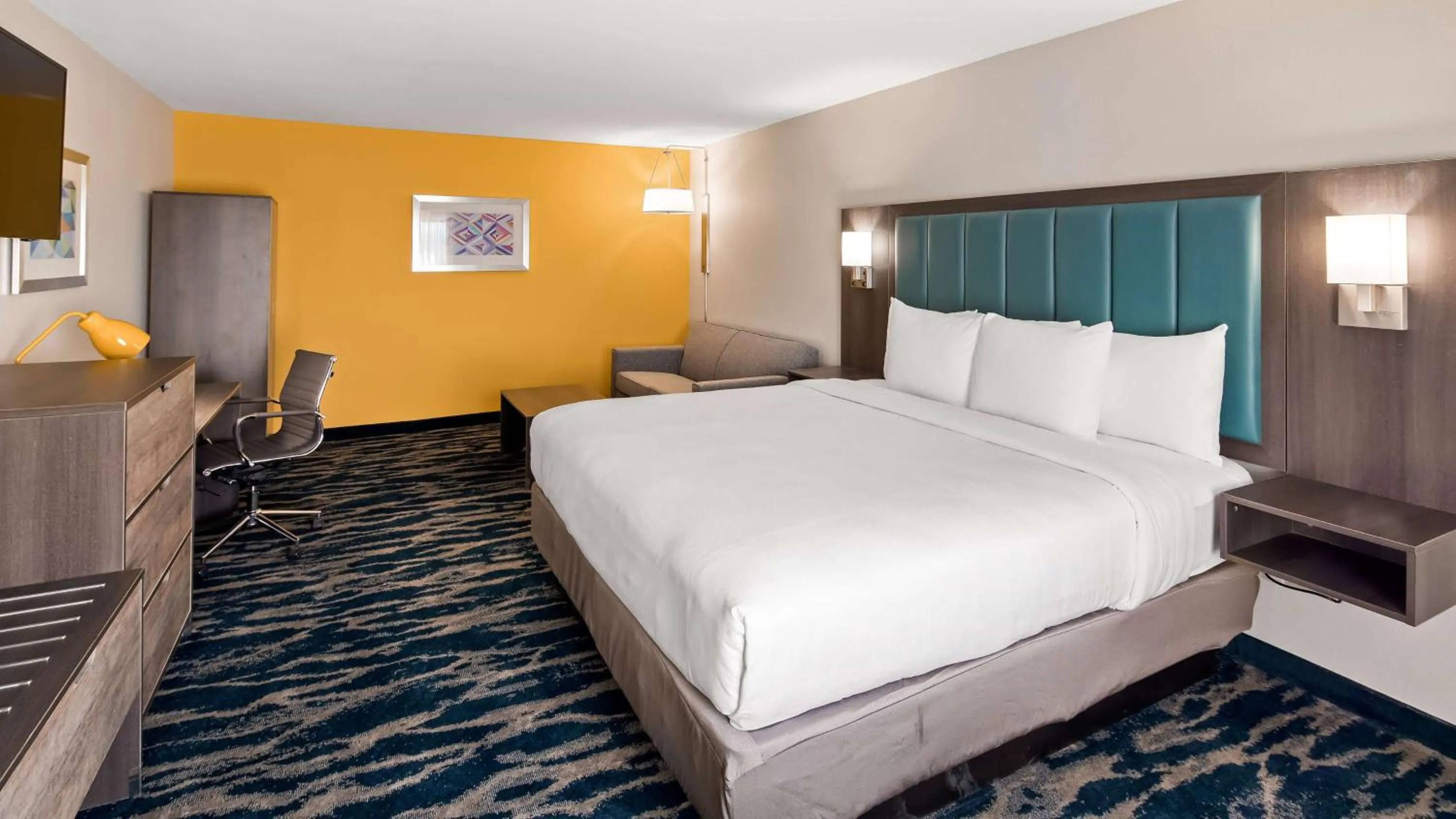 King Suite with Roll-In Shower and Sofa Bed - Disability/Non-Smoking in Best Western Plus Executive Residency Nashville