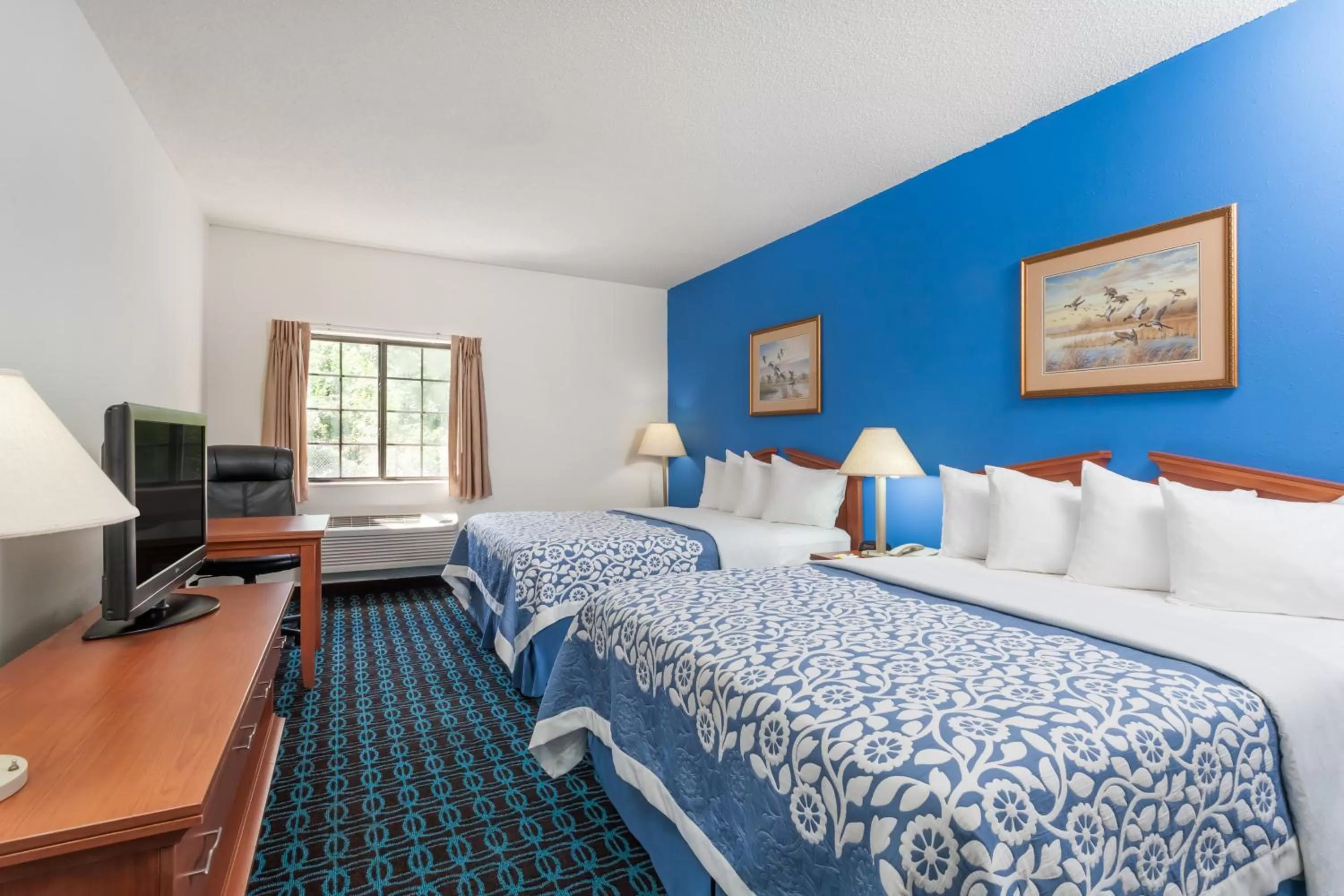 Queen Room with Two Queen Beds - Non-Smoking in Days Inn & Suites by Wyndham Cambridge