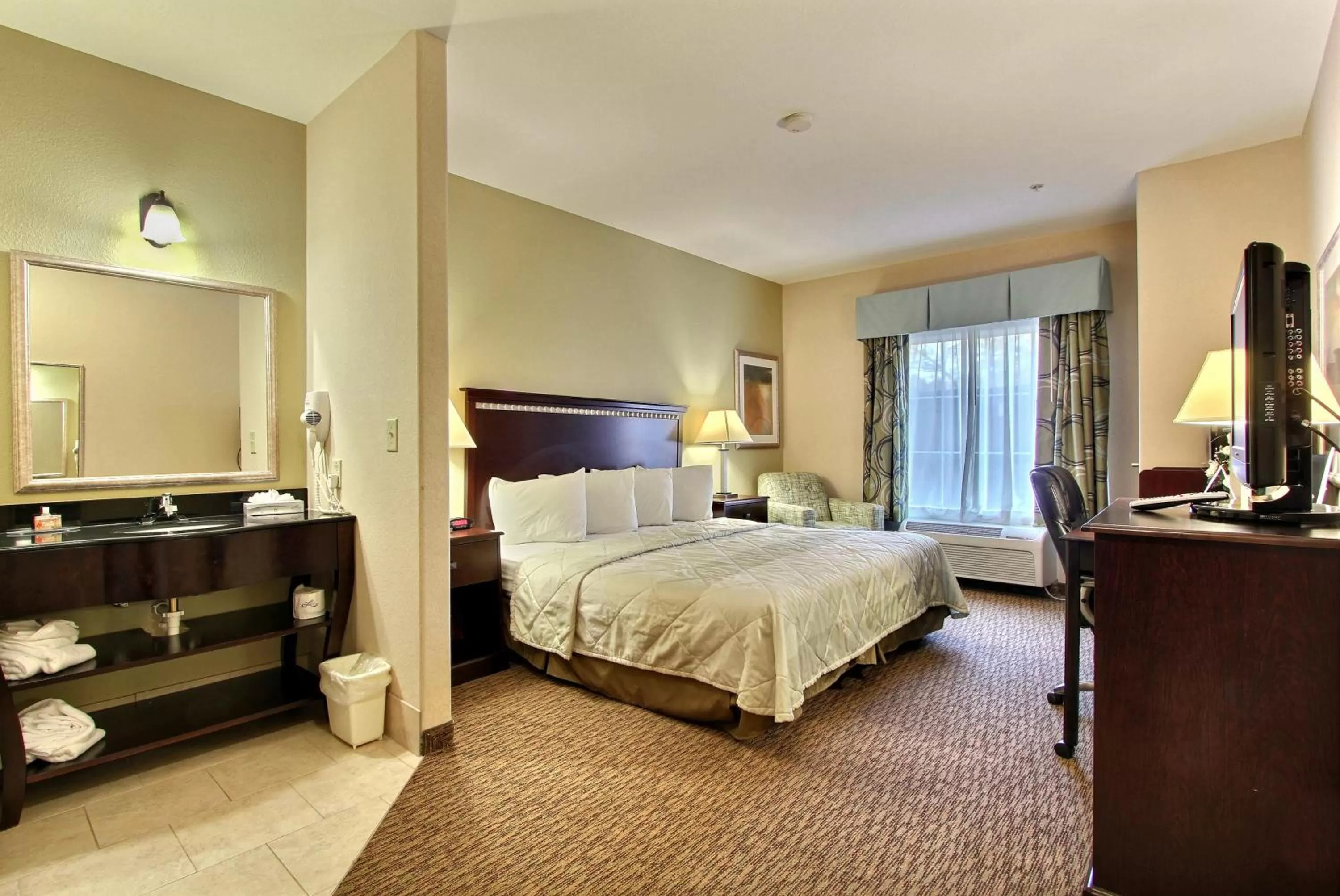 King Room - Non-Smoking in Magnolia Inn and Suites Pooler