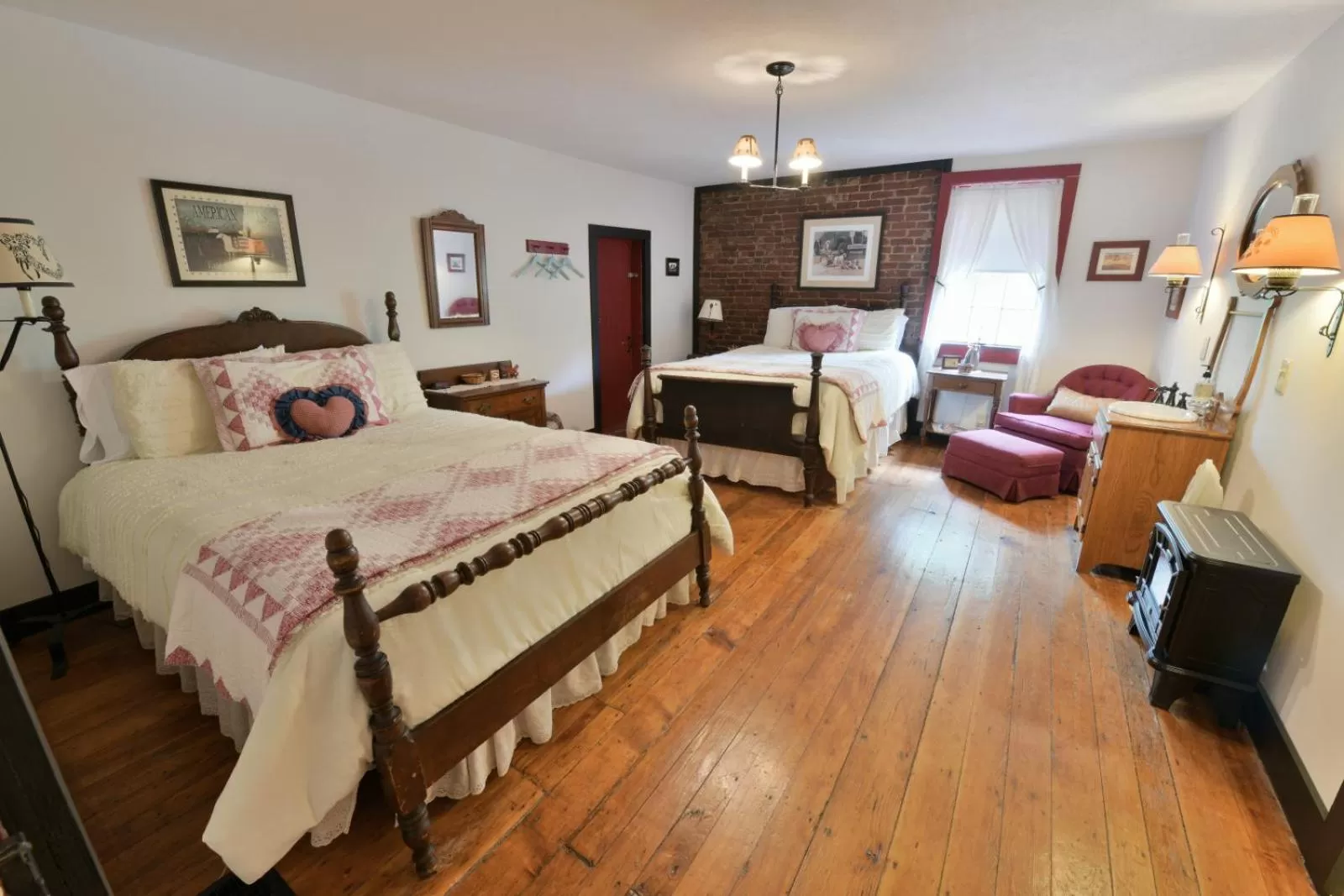 Quadruple Room with Private Bathroom - single occupancy in The Pines of Dresden