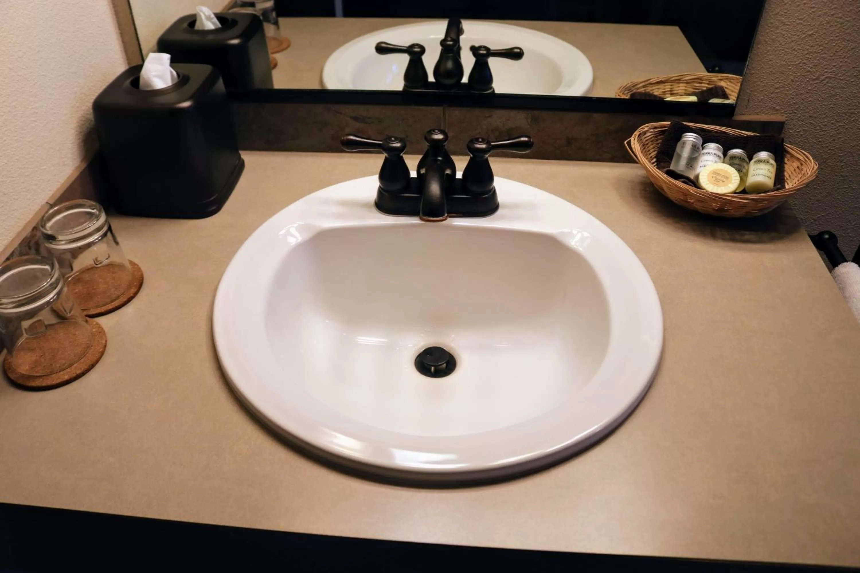 Standard Double Room in Iowa House Historic Inn