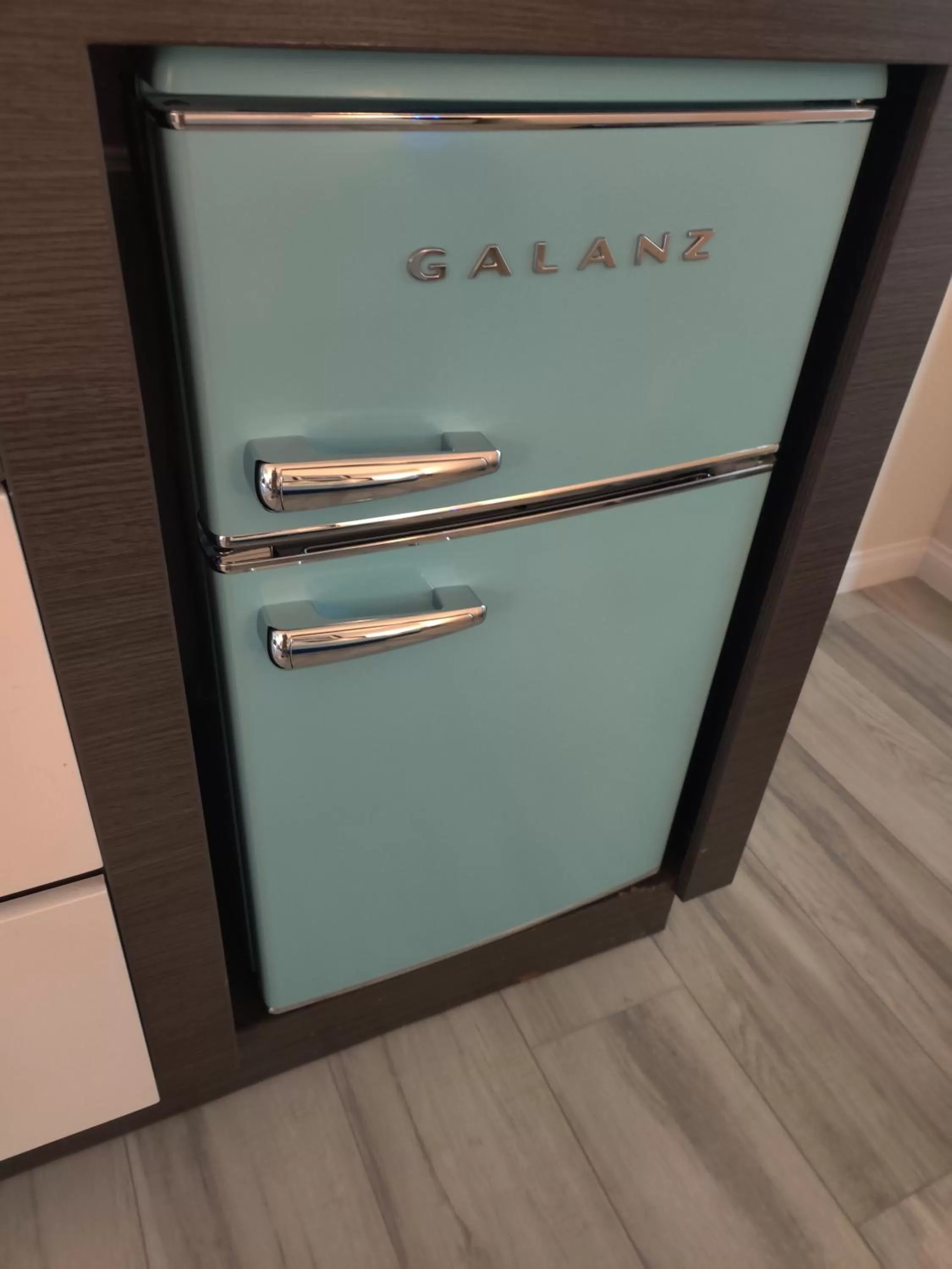 Poolside Deluxe Room with Two Beds in Kings Inn