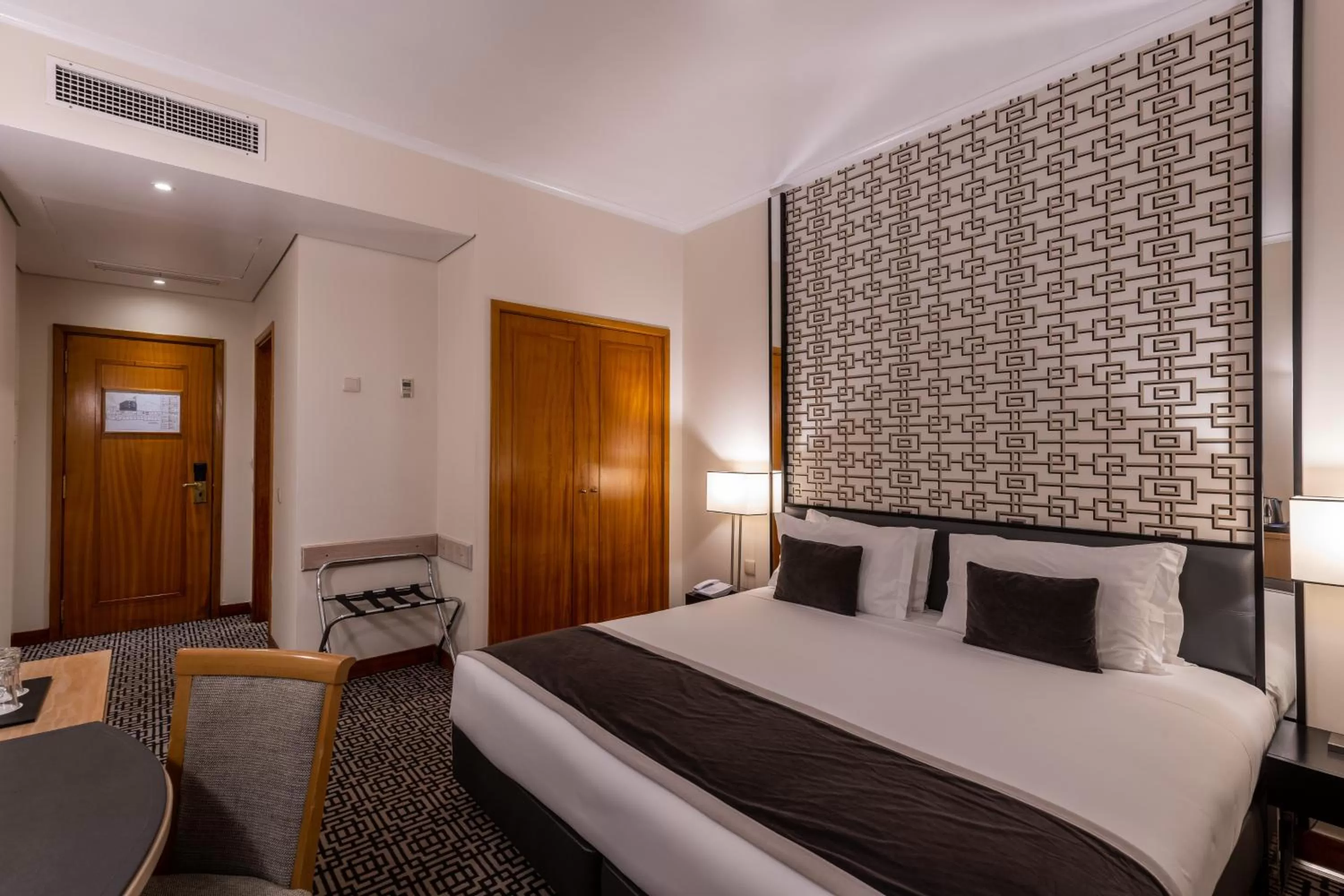 Superior Double or Twin Room with City View in Hotel Mundial