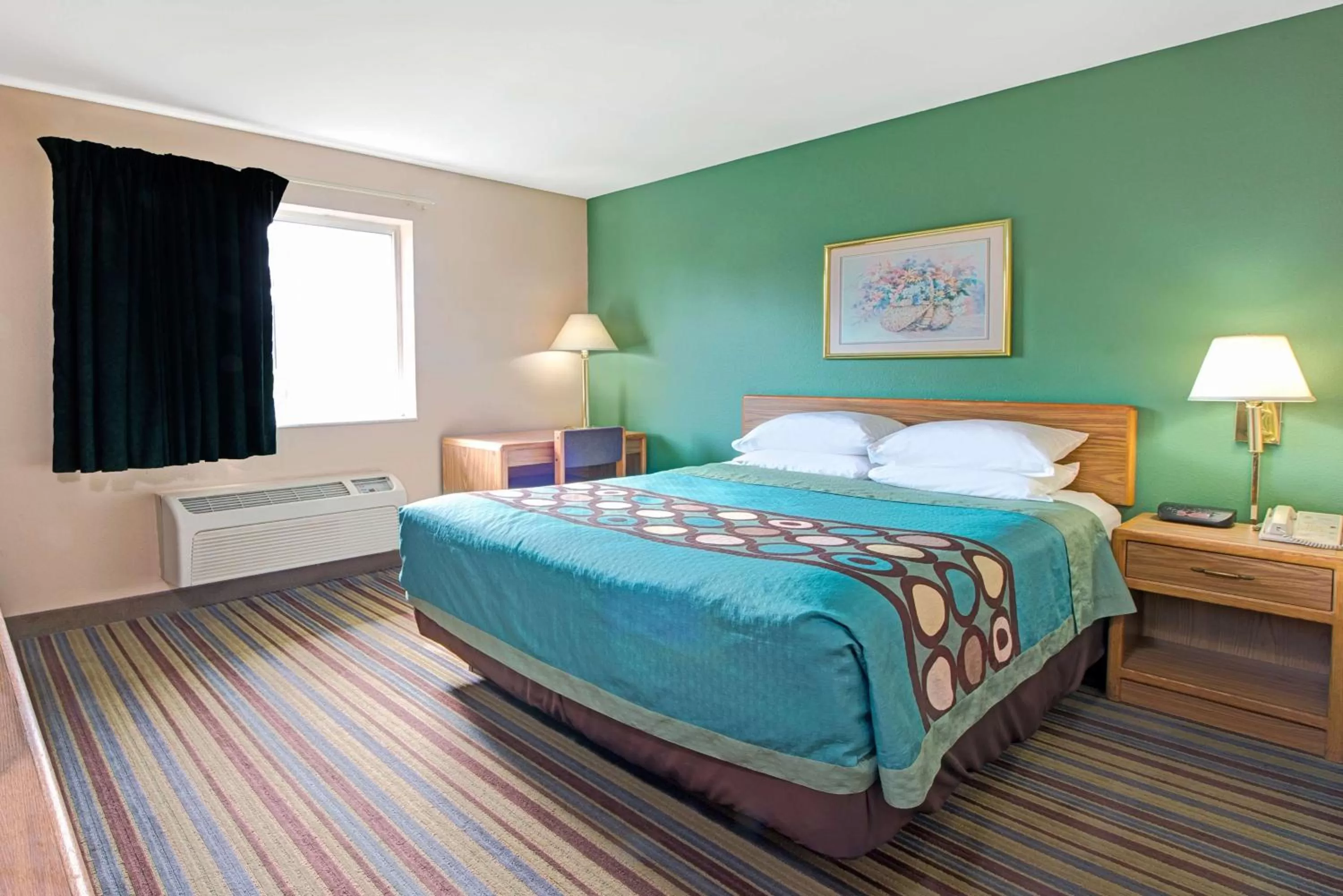 Queen Room - Disability Access - Non-Smoking in Super 8 by Wyndham Pontoon Beach IL/St. Louis MO Area