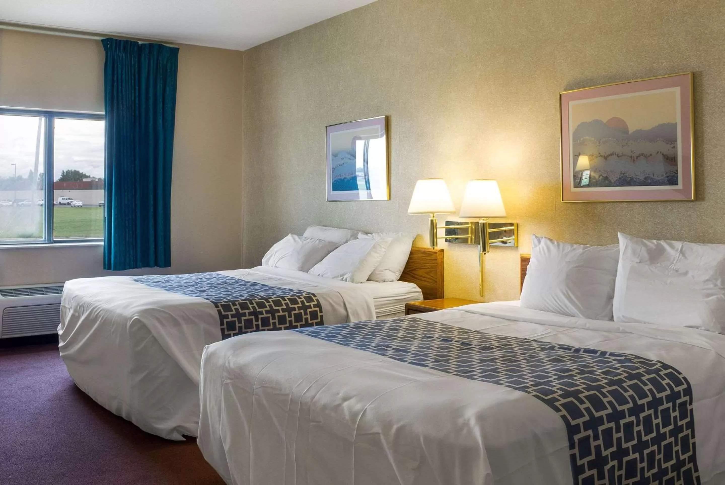 Queen Room with Two Queen Beds - Non-Smoking in Rodeway Inn Wahpeton