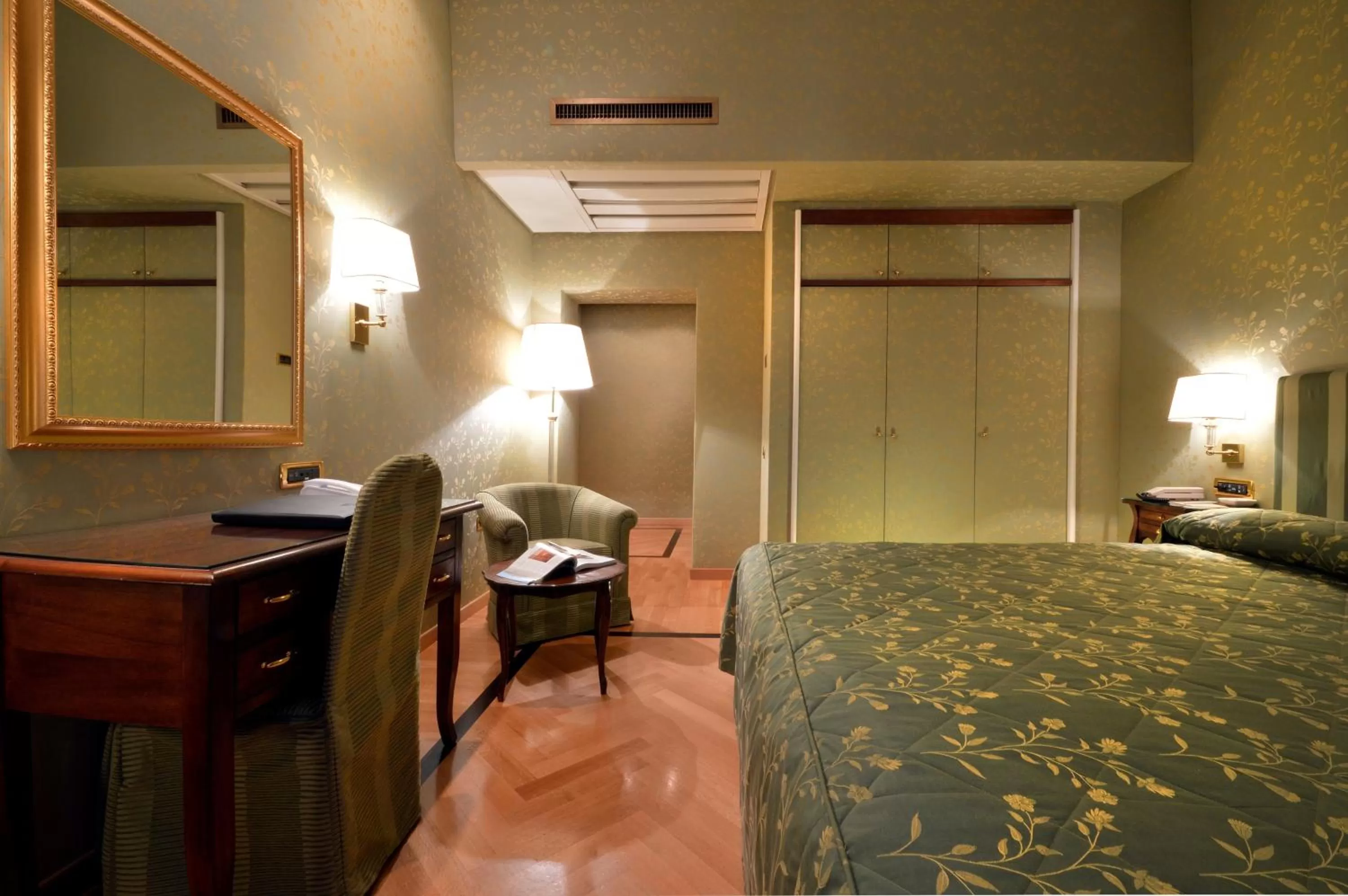 Double Room with Courtyard View in Grand Hotel Vesuvio