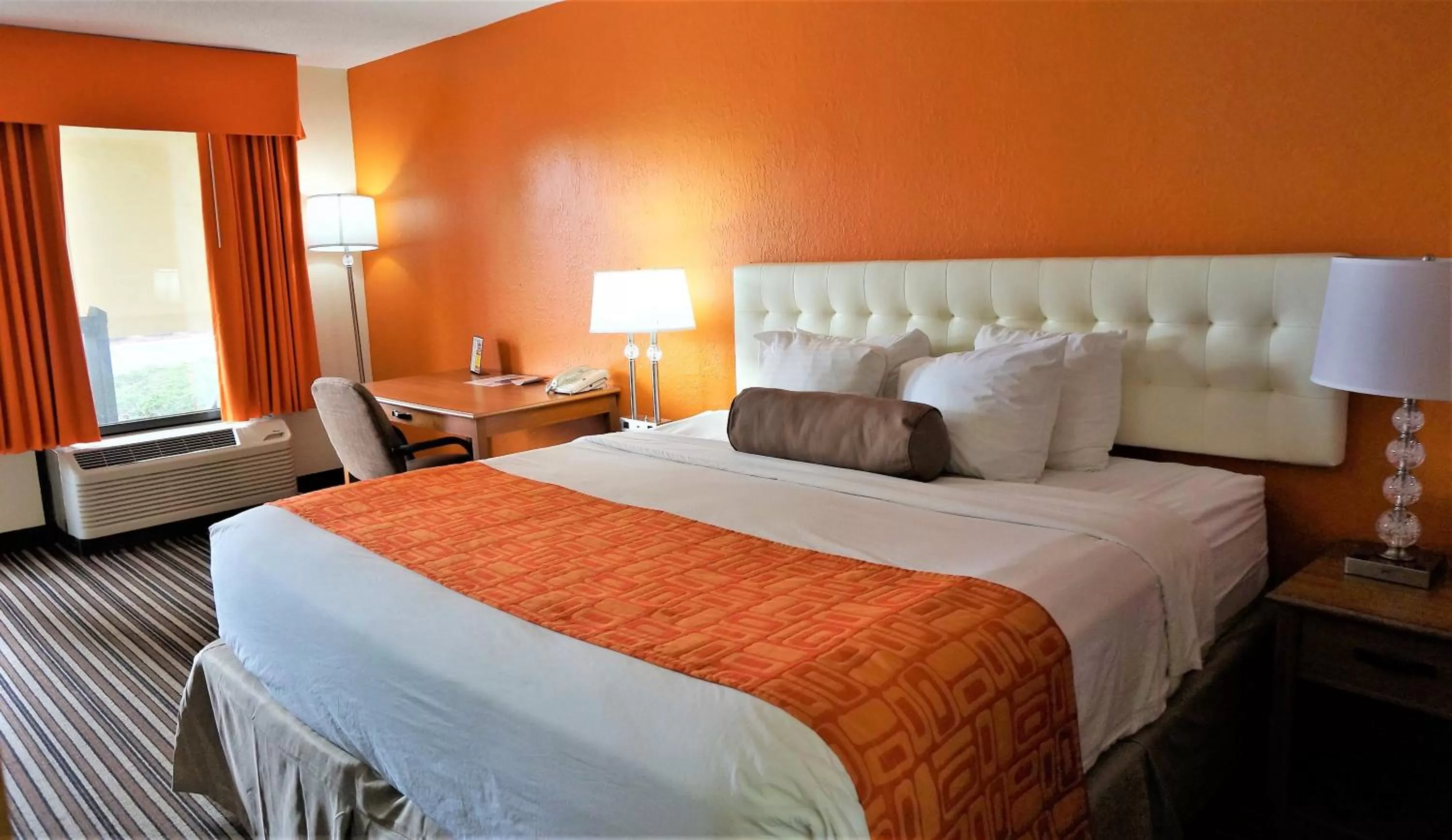 Standard King Room - Smoking in Howard Johnson by Wyndham Greensboro Near the Coliseum