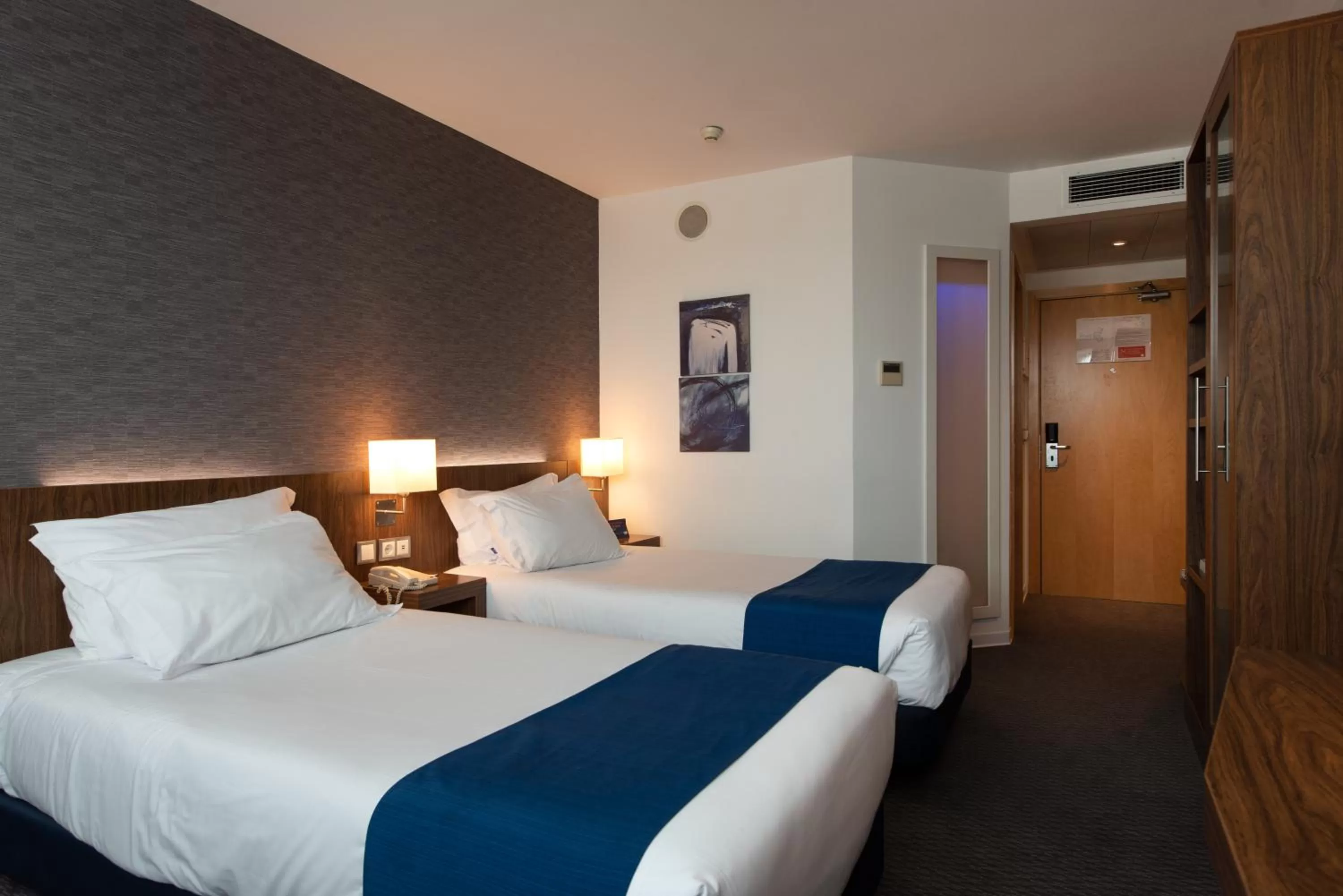 Standard Twin Room - Free Breakfast in Holiday Inn Express Lisbon Airport by IHG