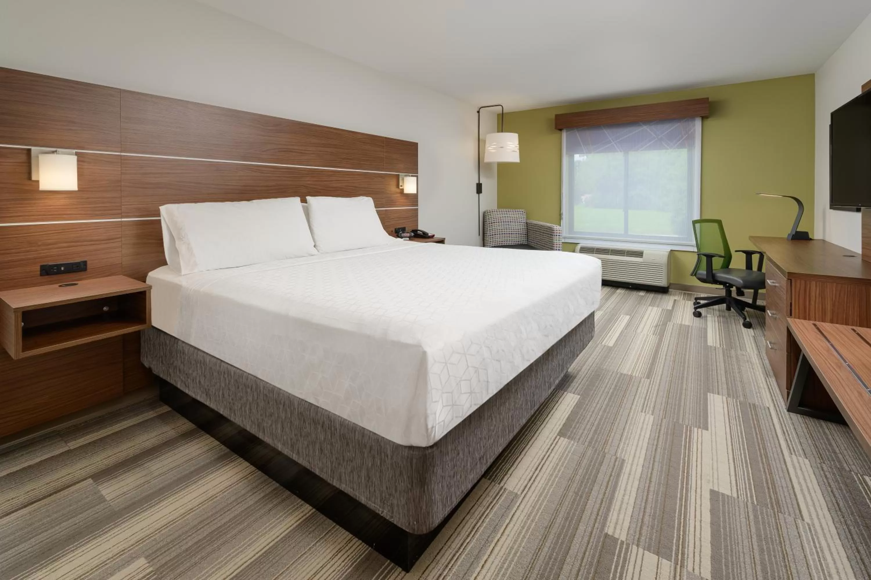 Executive King Room - Non-Smoking in Holiday Inn Express - Tullahoma by IHG