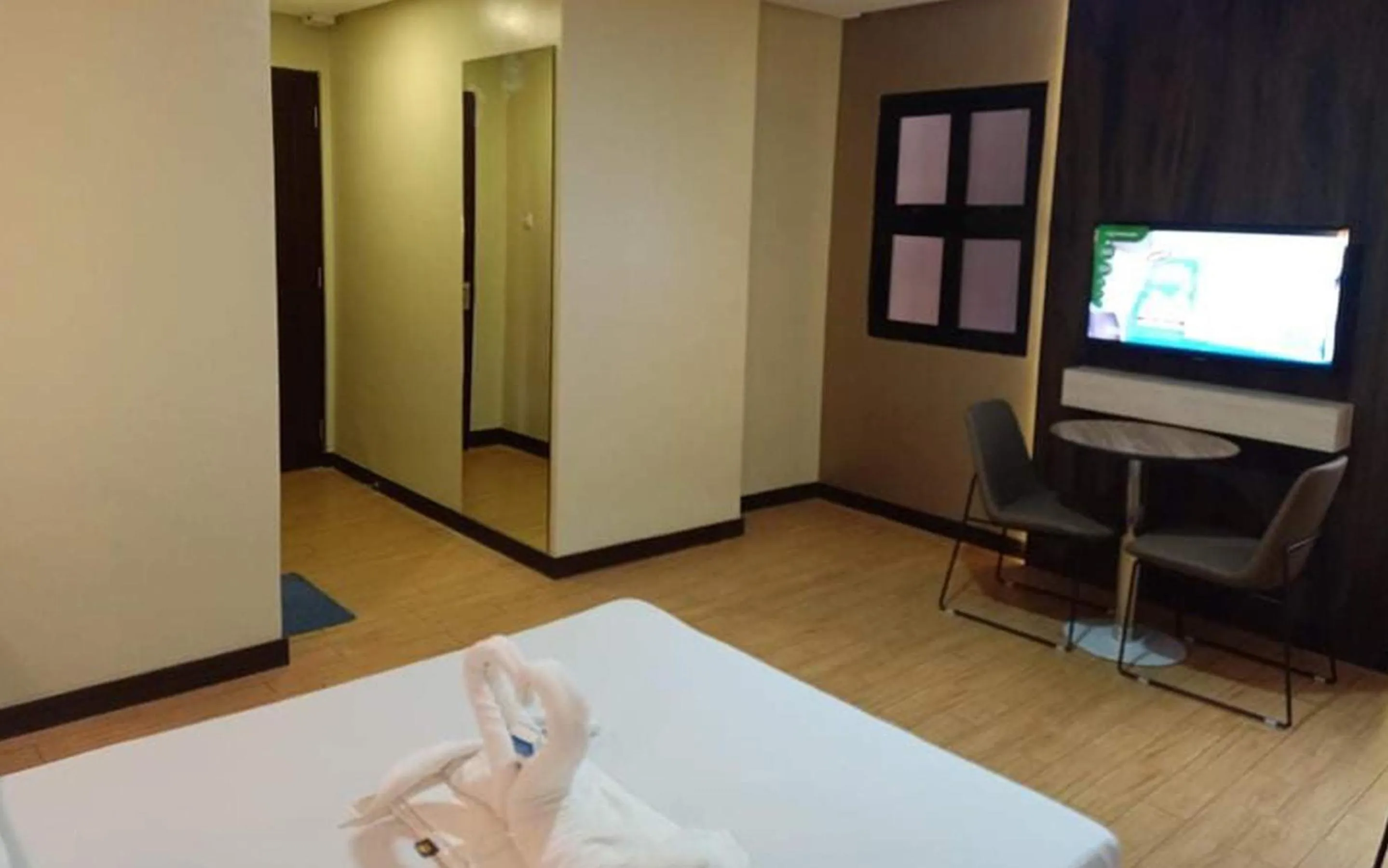 Executive Suite in Hotel 99 Quiapo