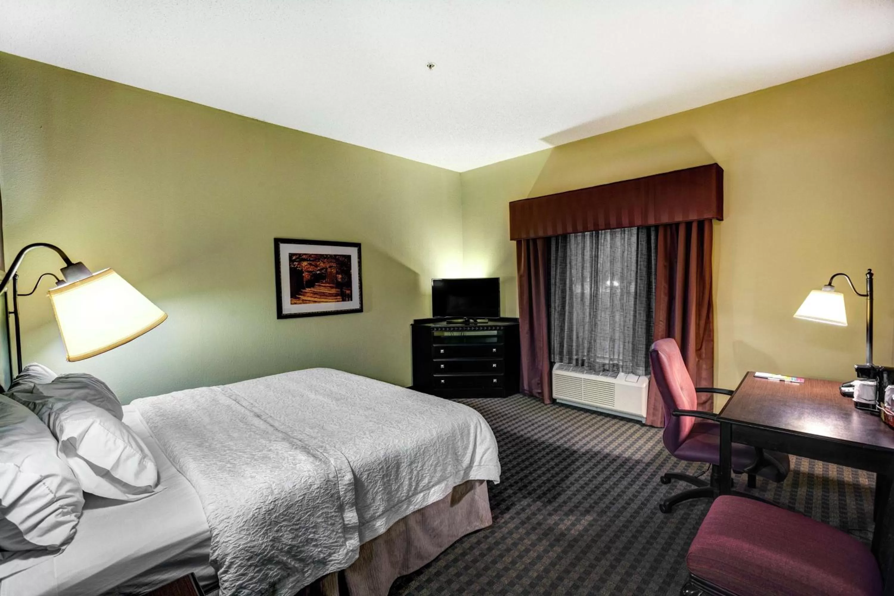 King Room with King Bed - Non-Smoking in Hampton Inn & Suites Chadds Ford