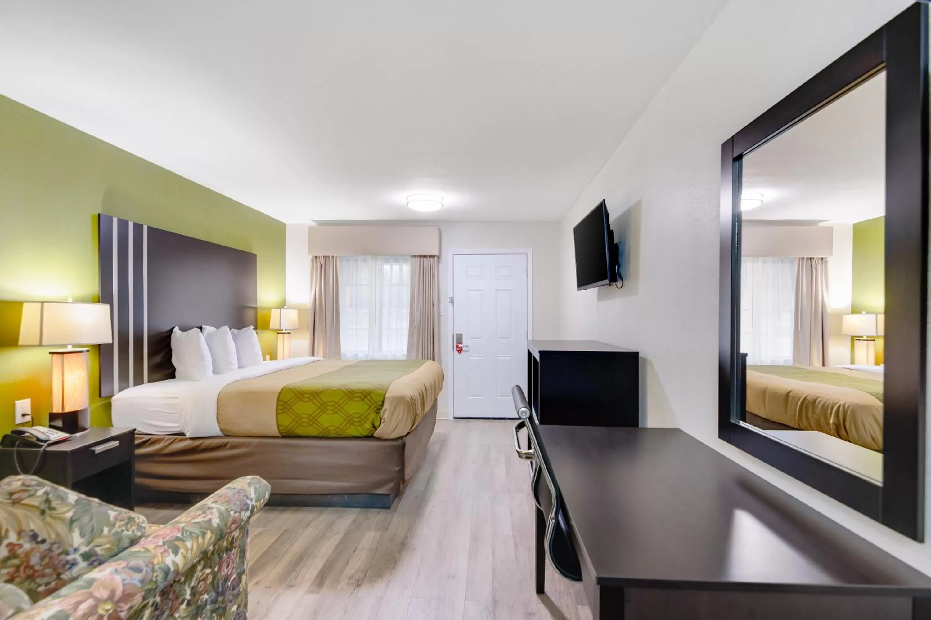 King Room - Non-Smoking in Super 8 by Wyndham Palestine TX