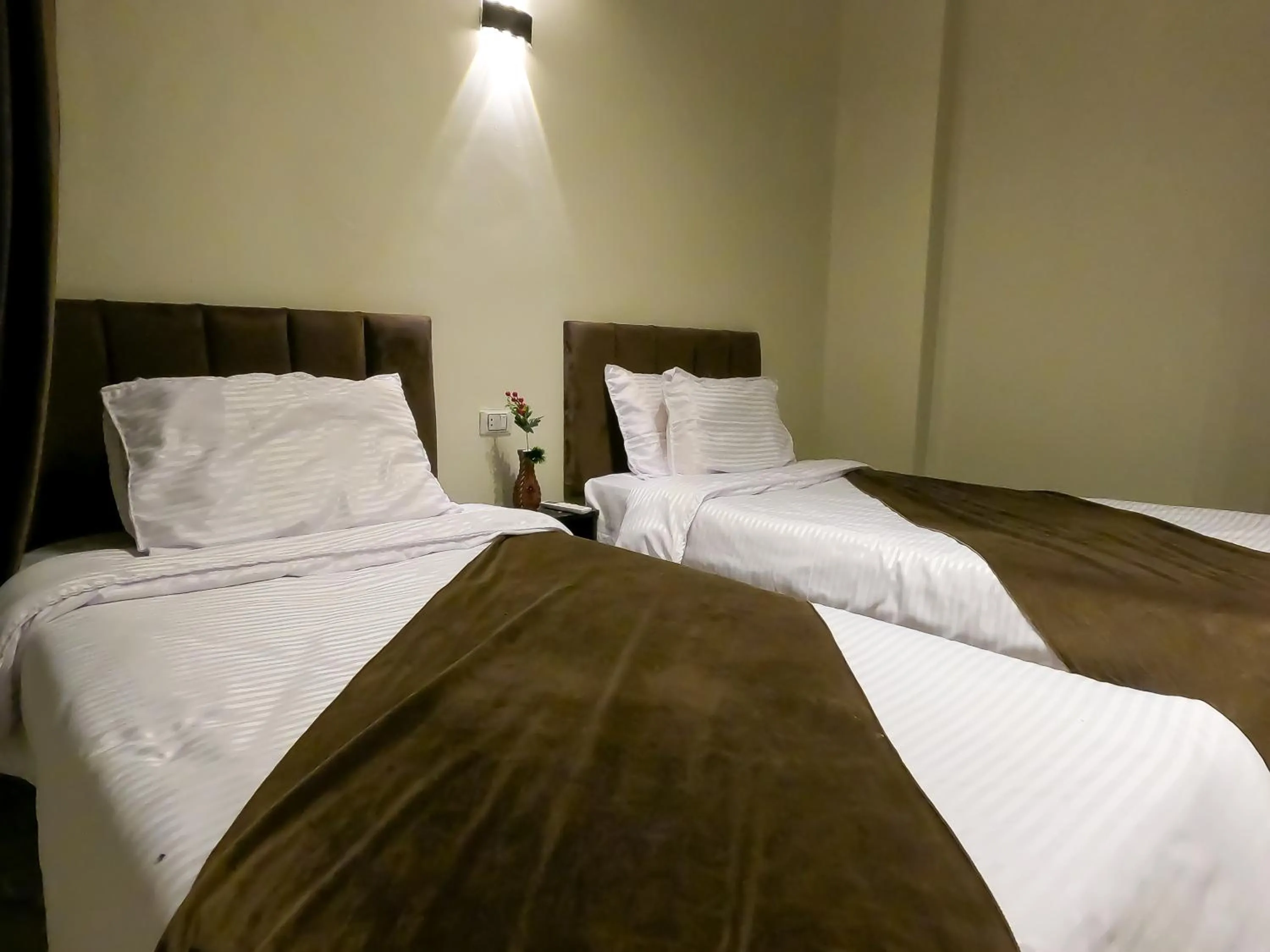 Double Room with Mountain View in Happy View Inn