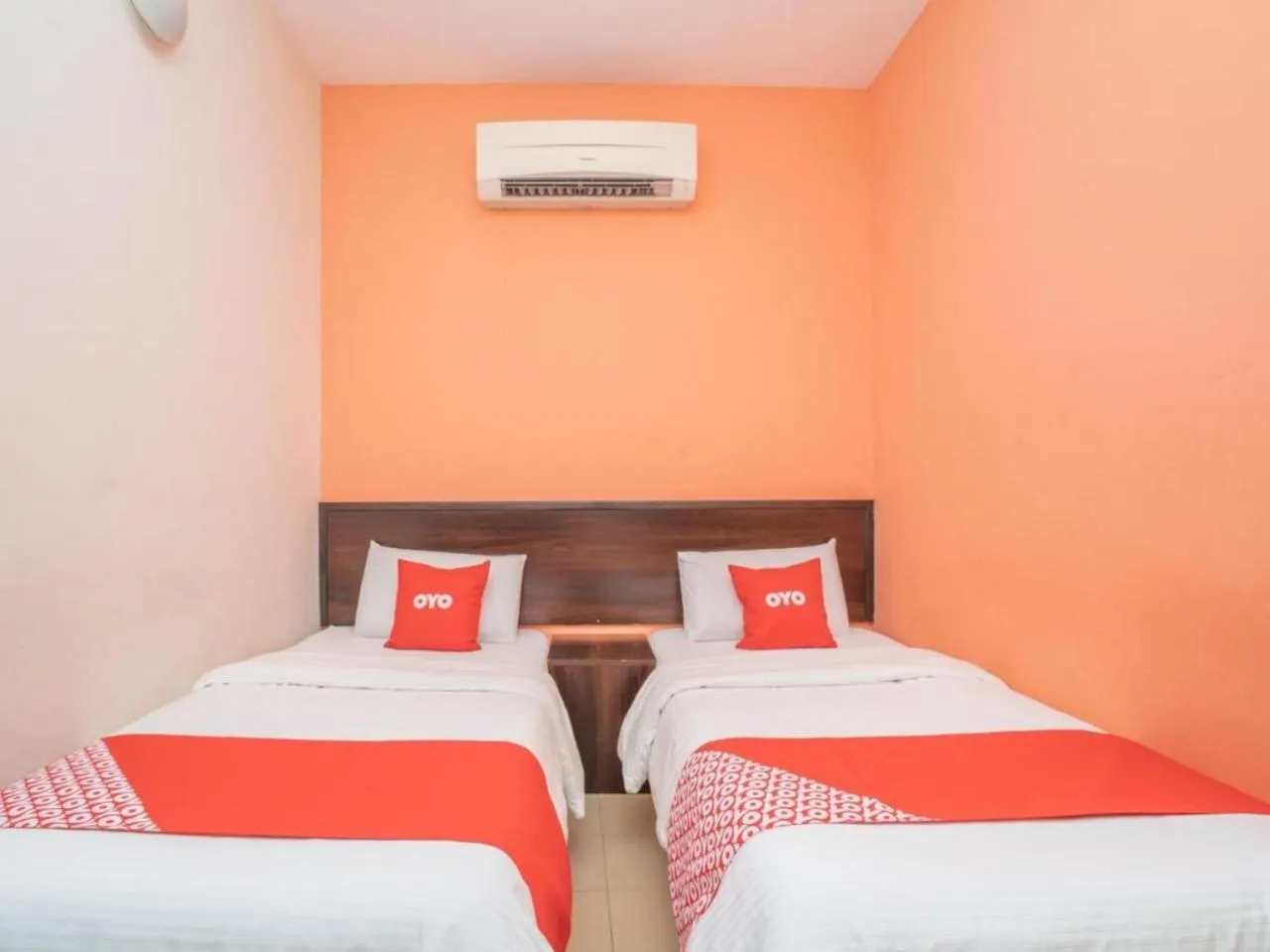 Standard Twin Room in Hotel The Island