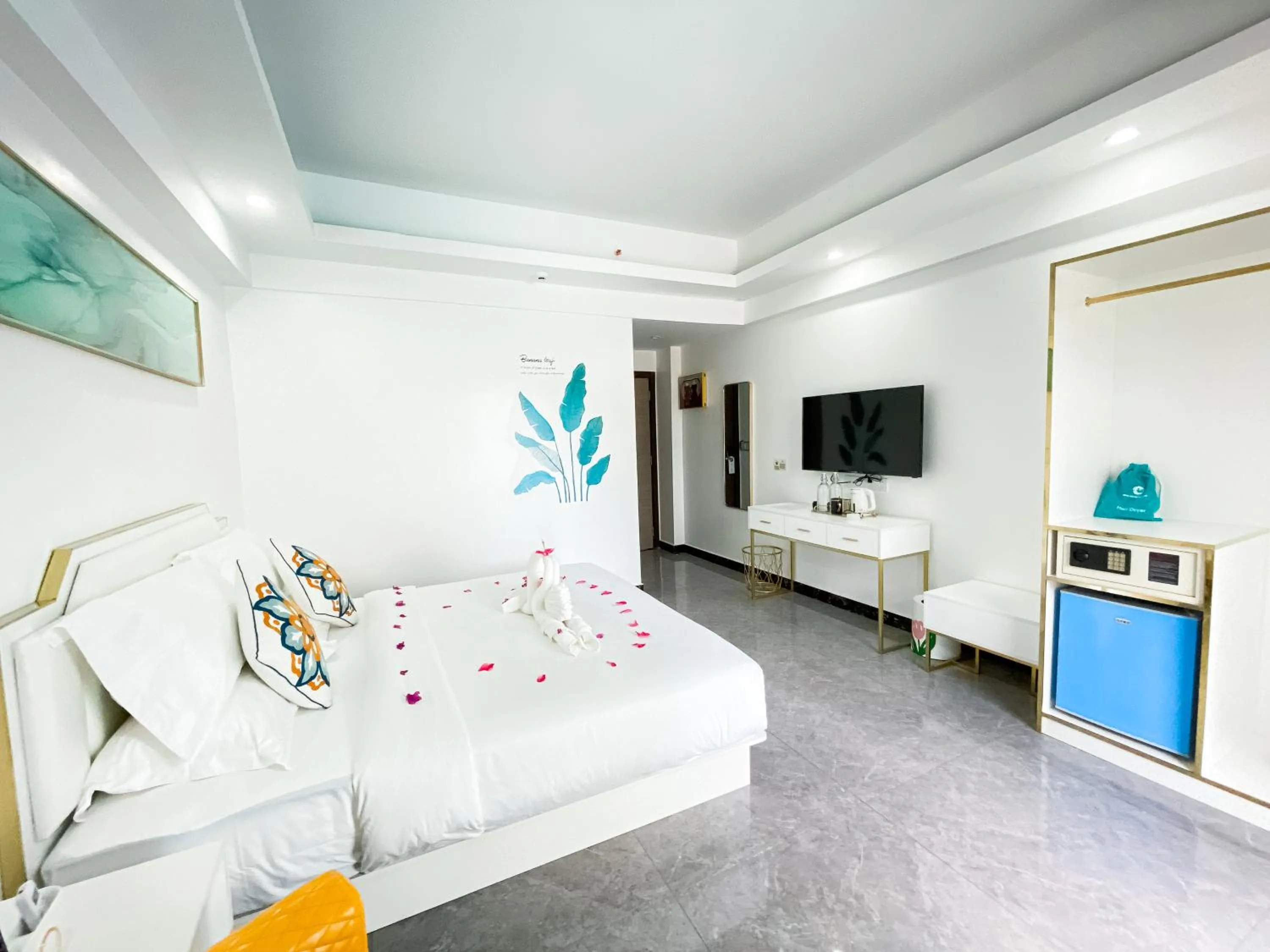 Twin Room with Pool View in Bohol Dolphin Bay Resort