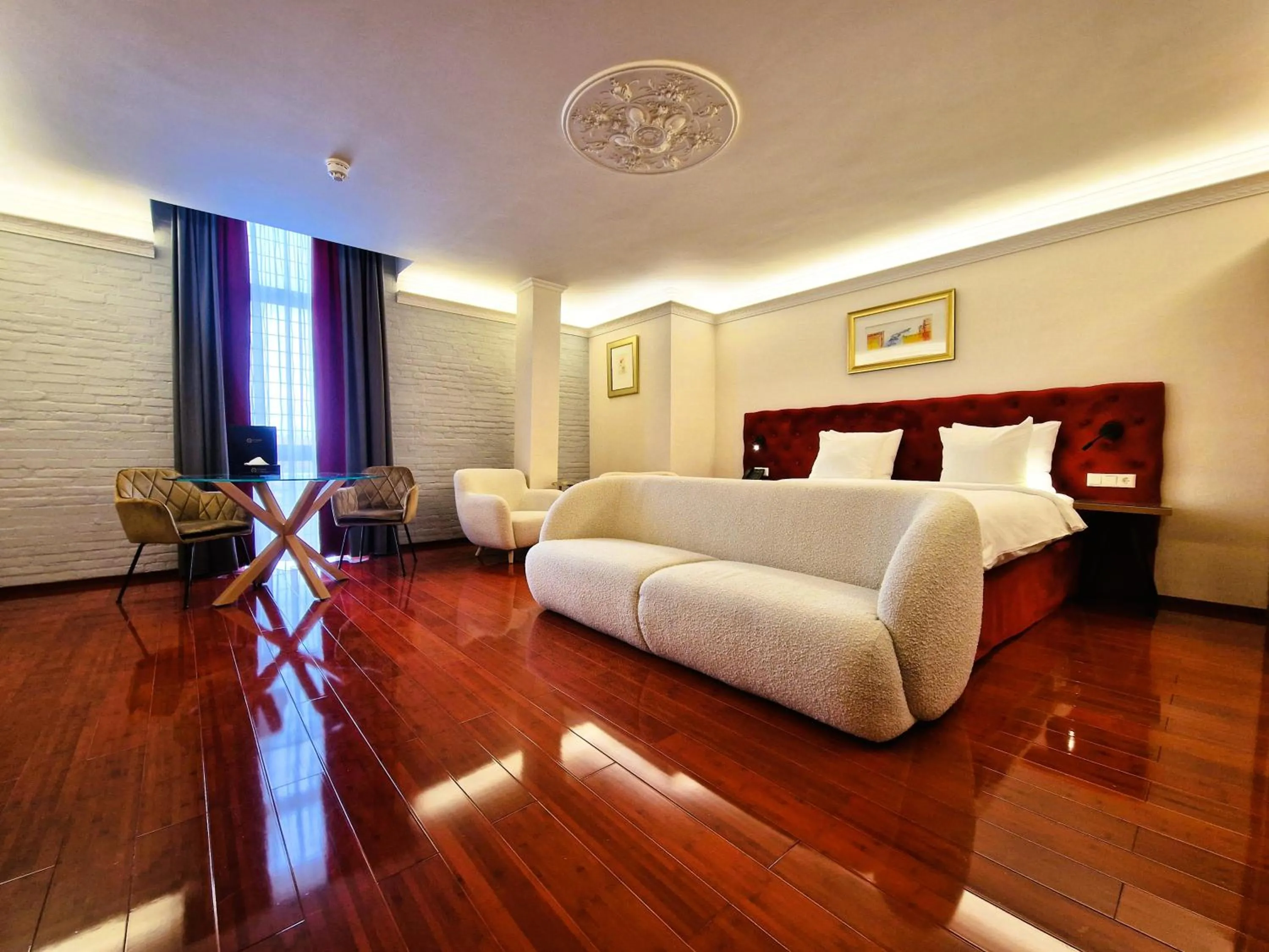 Balkissoon Suite in Chasse Residency Hotel