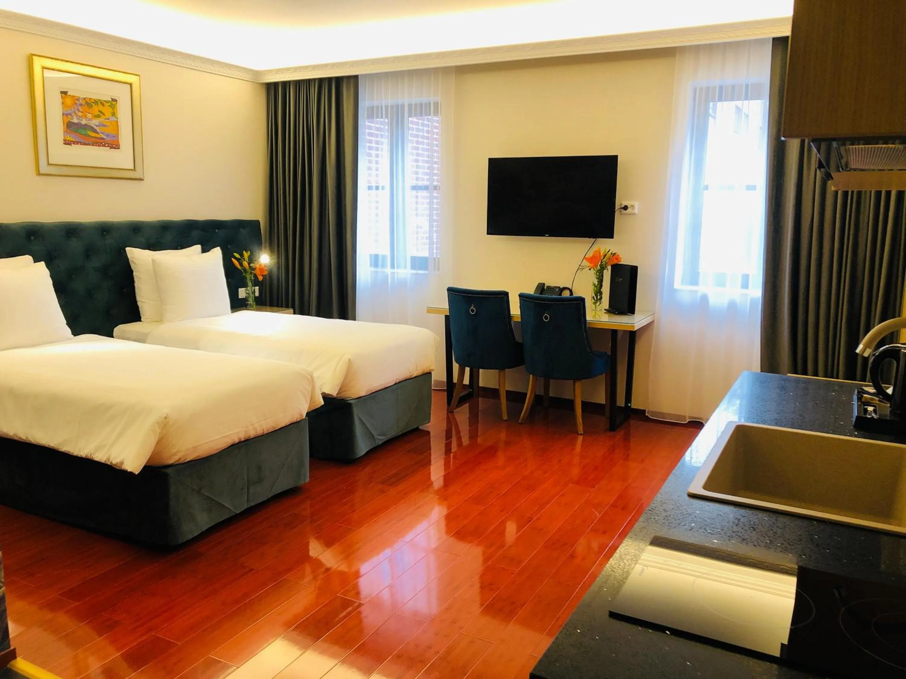 Frenchy in Chasse Residency Hotel