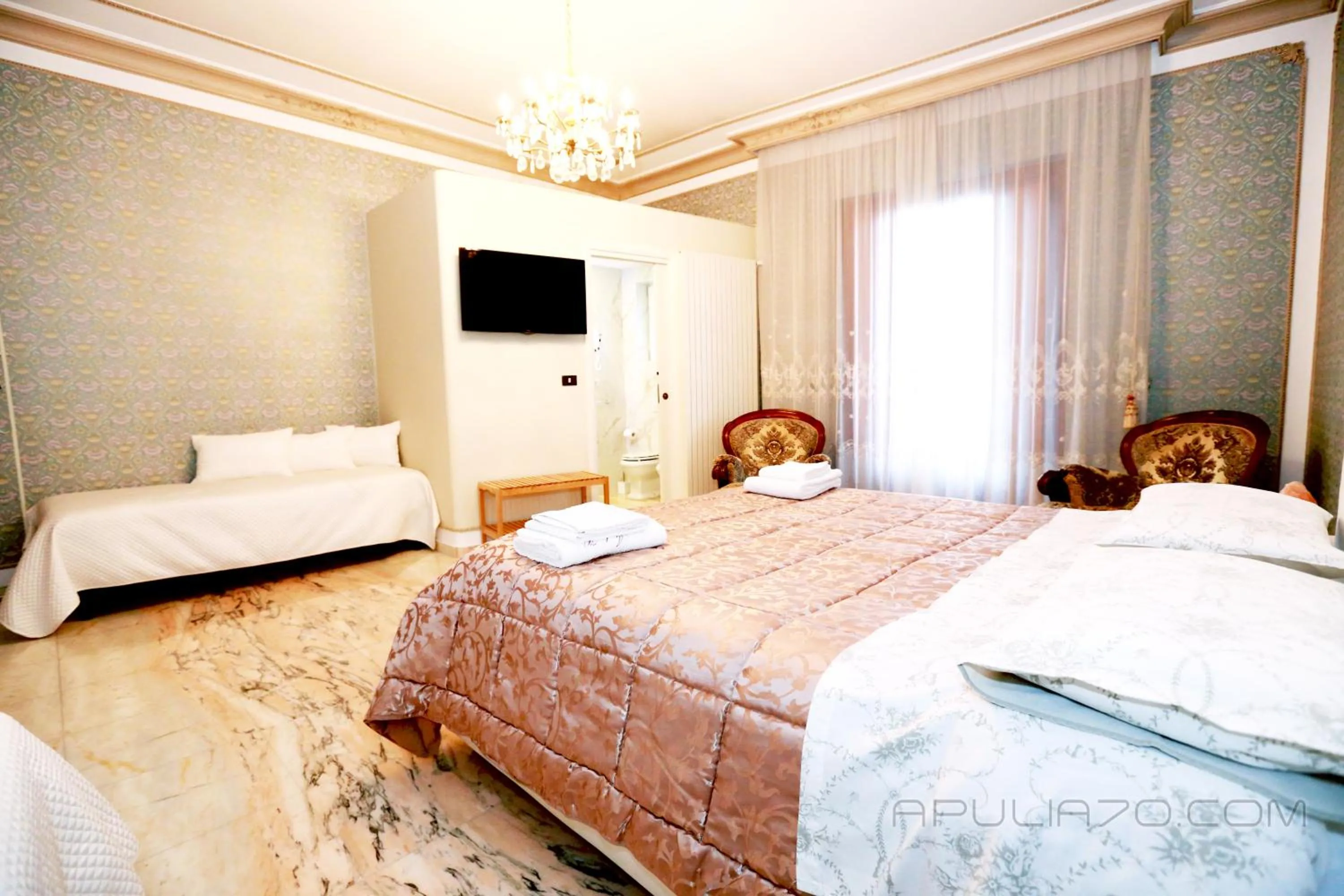 Deluxe King Suite in Apulia 70 Holidays - Suites & Experiences