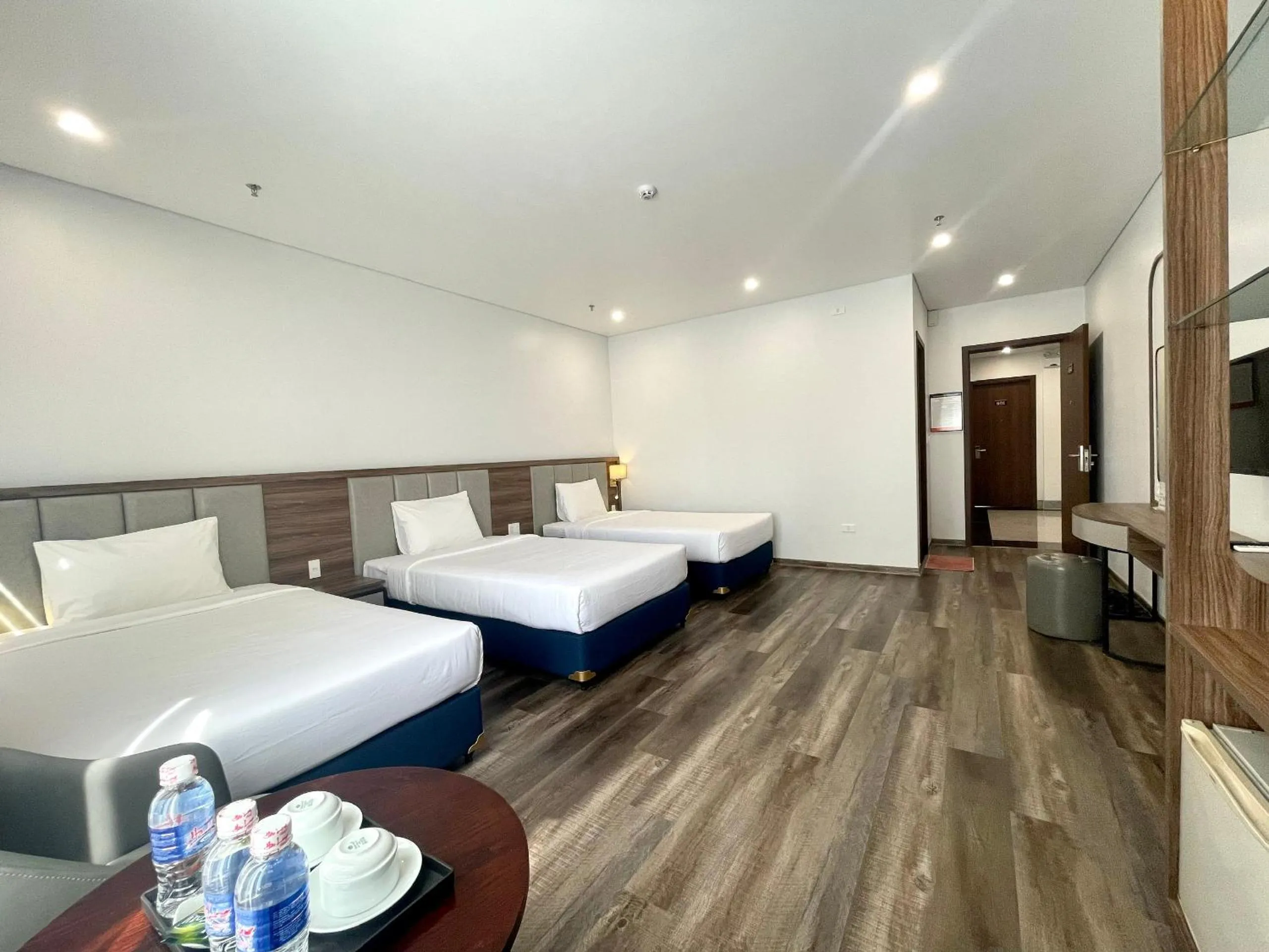 Deluxe Triple Room with Sea View in Central Halong Hotel