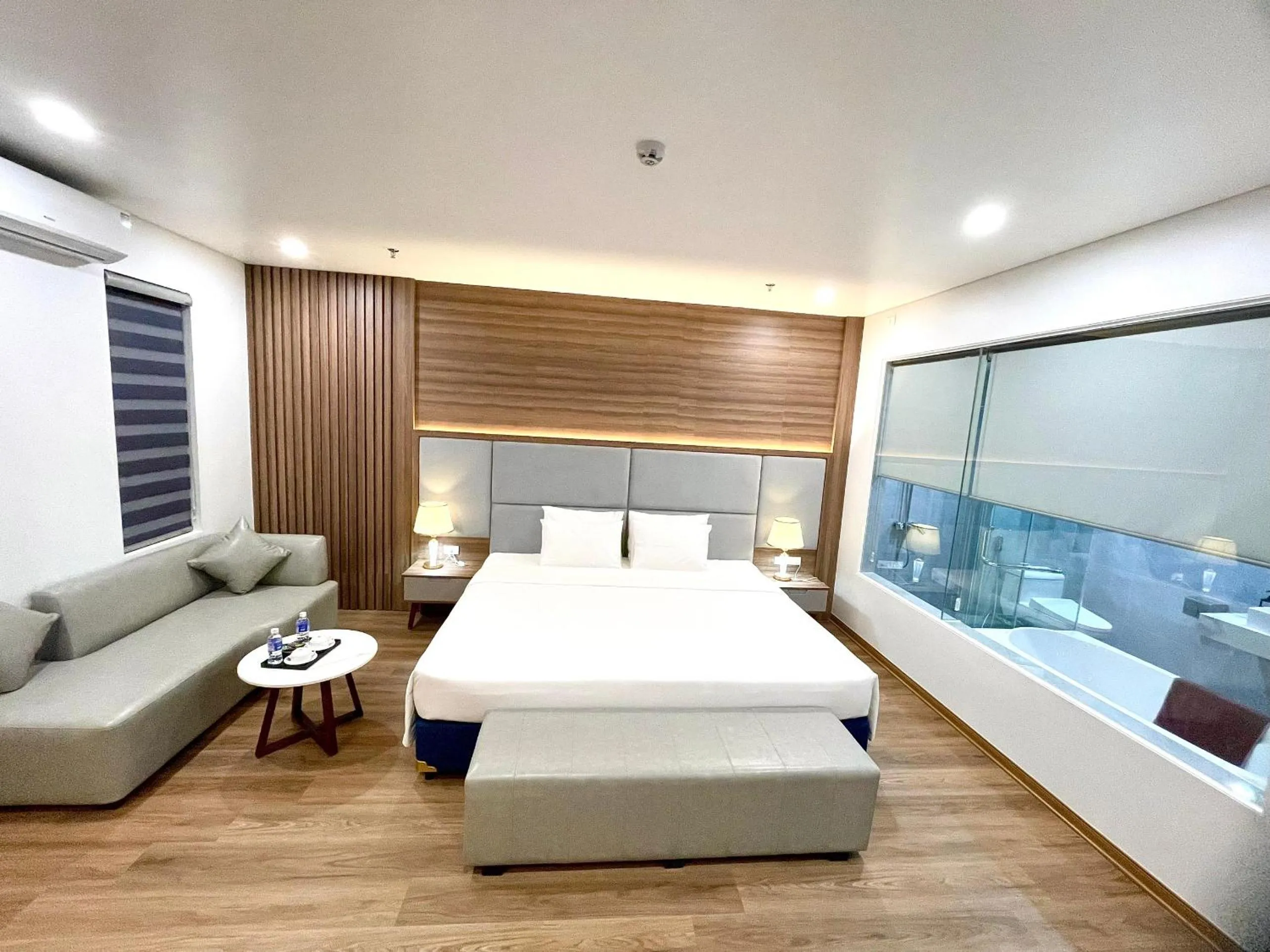 Deluxe King Suite in Central Halong Hotel