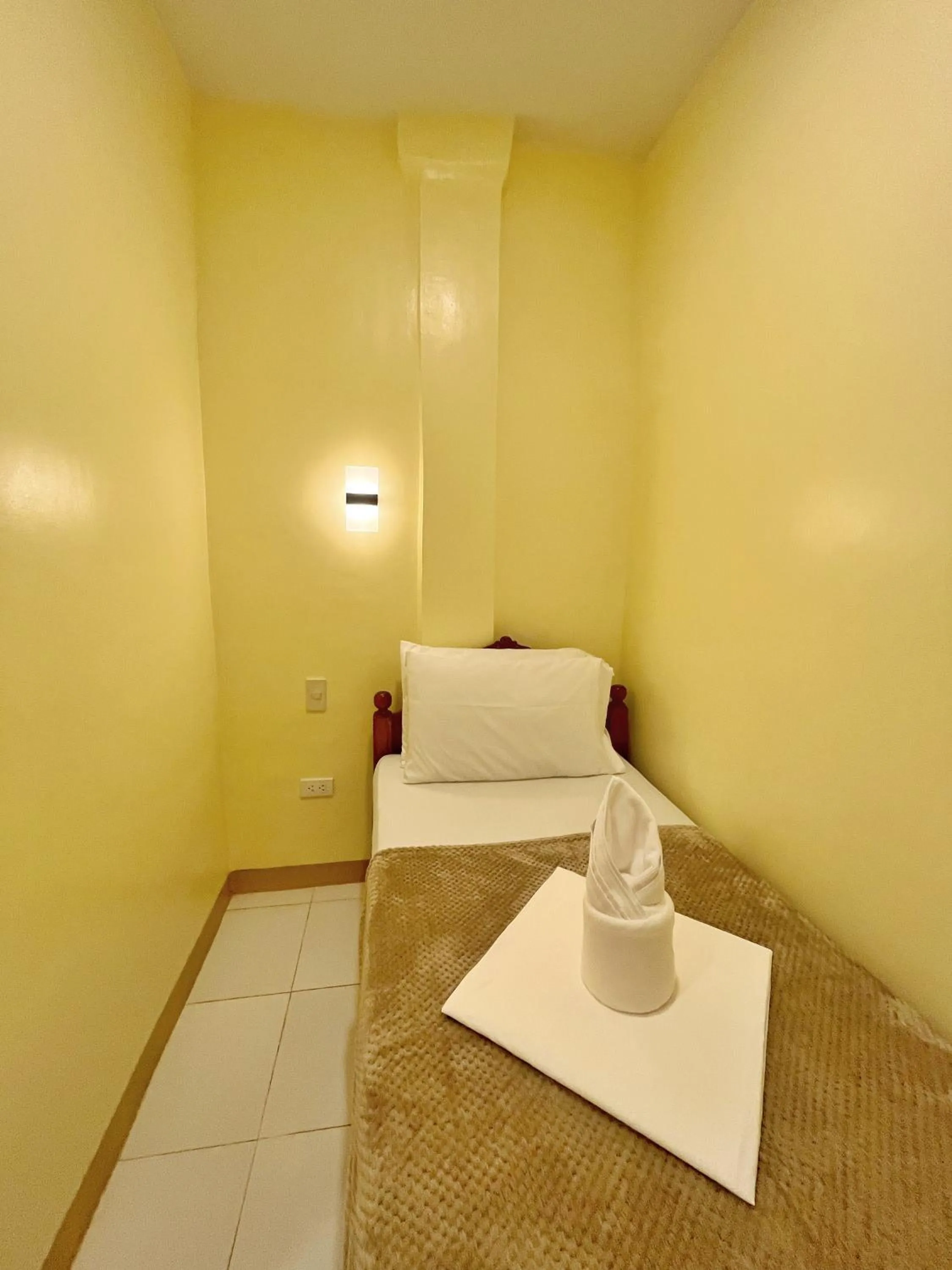 Single Room with Private Bathroom - single occupancy in Zuric Pension House