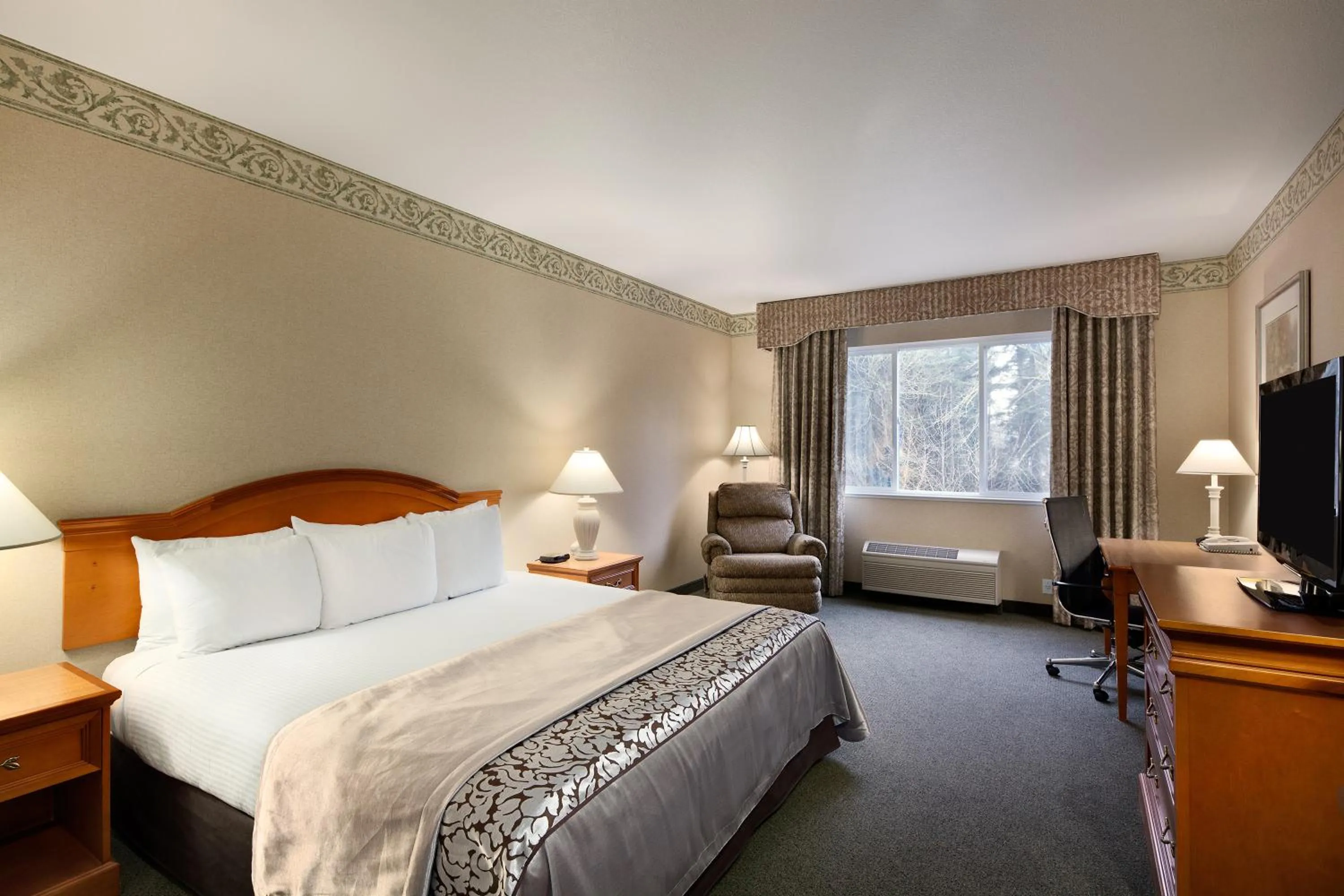 1 King Bed, Accessible Room, Non-Smoking in Ramada by Wyndham Olympia