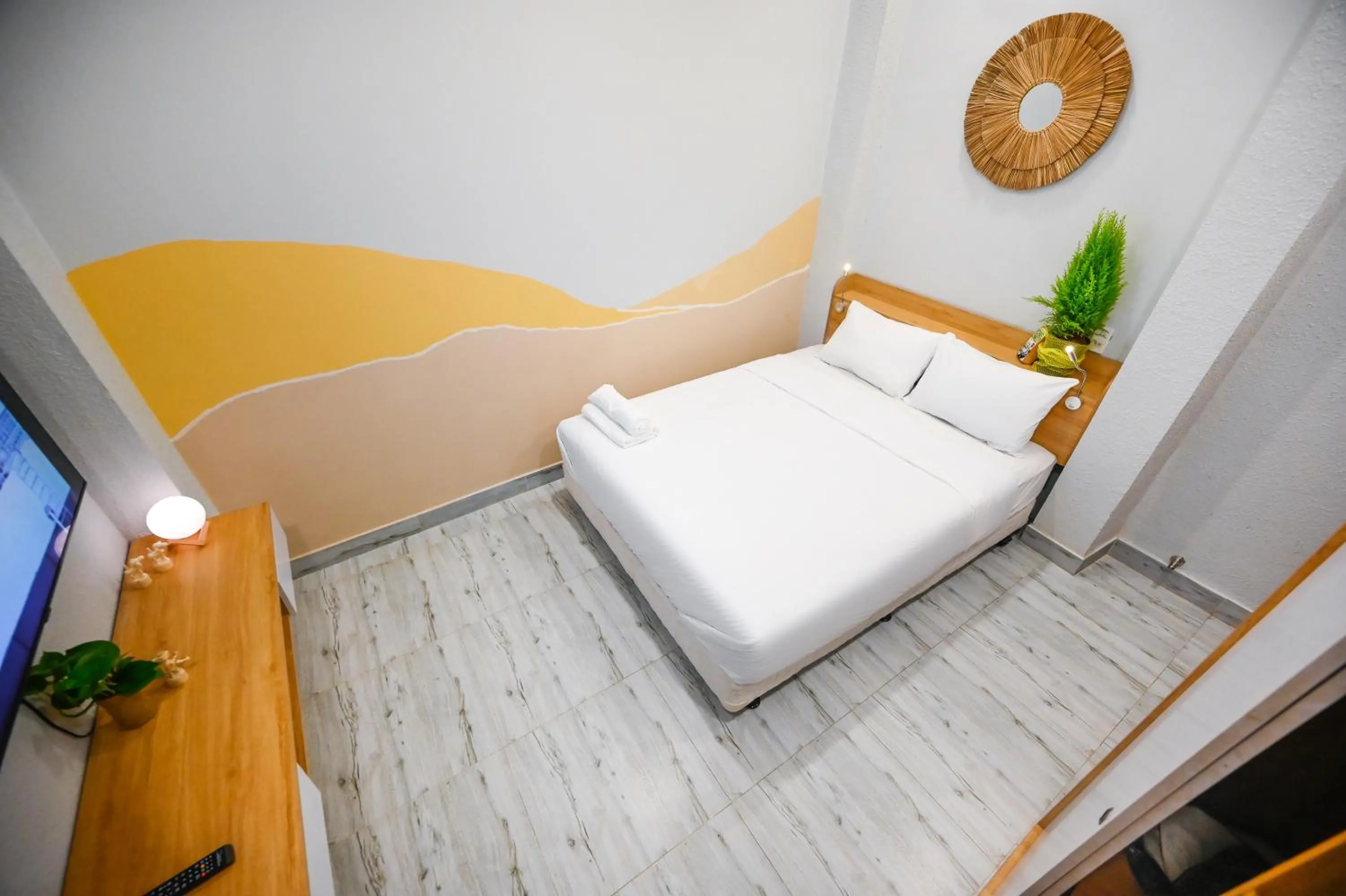 Deluxe Double Room - single occupancy in LalaHouse Spring Apartment - Saigon Center