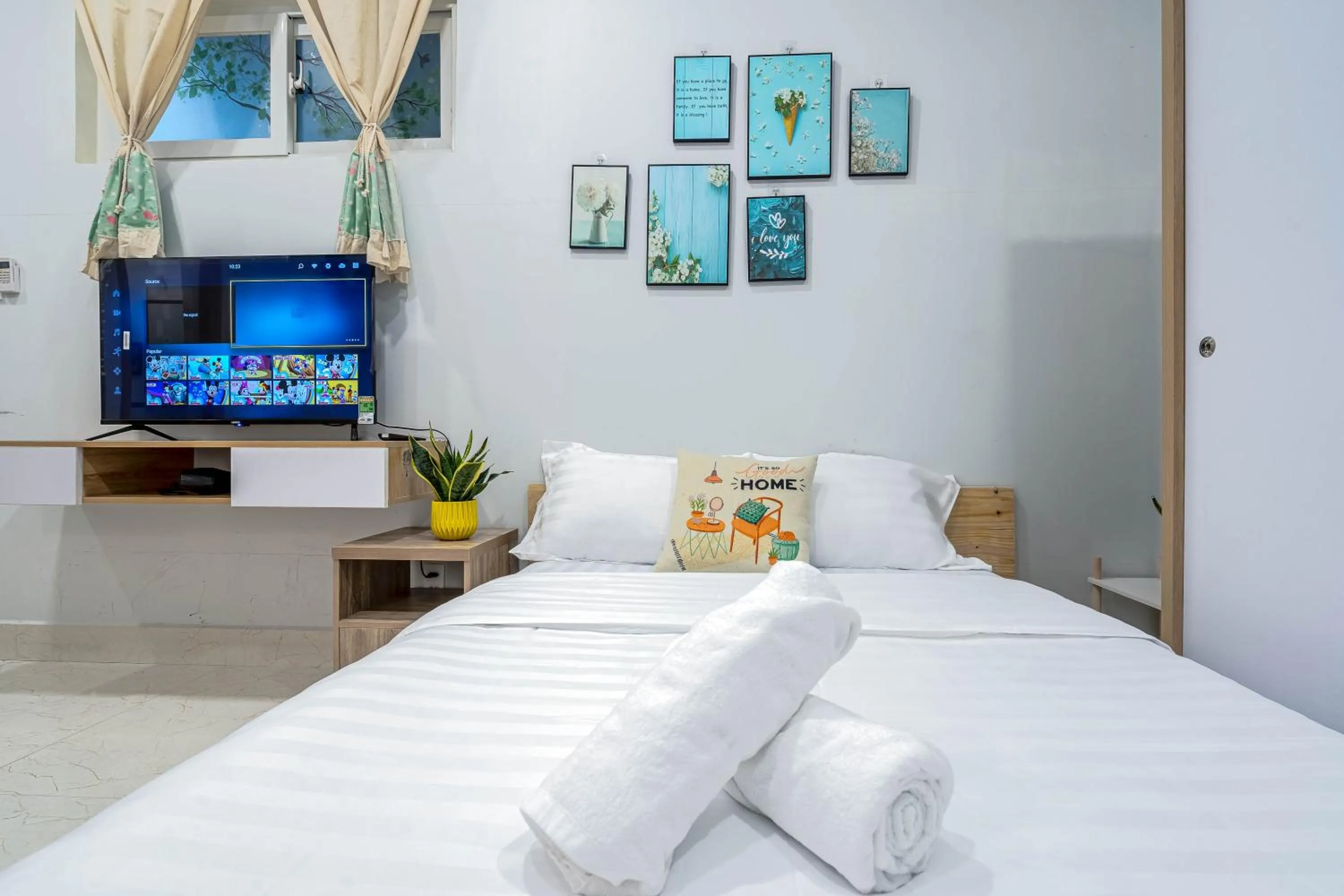 Deluxe Double Studio - single occupancy in LalaHouse Spring Apartment - Saigon Center