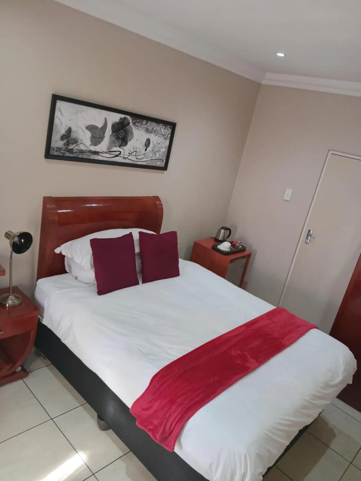 Luxury Single Room - single occupancy in Lakeview Boutique Hotel & Conference Center