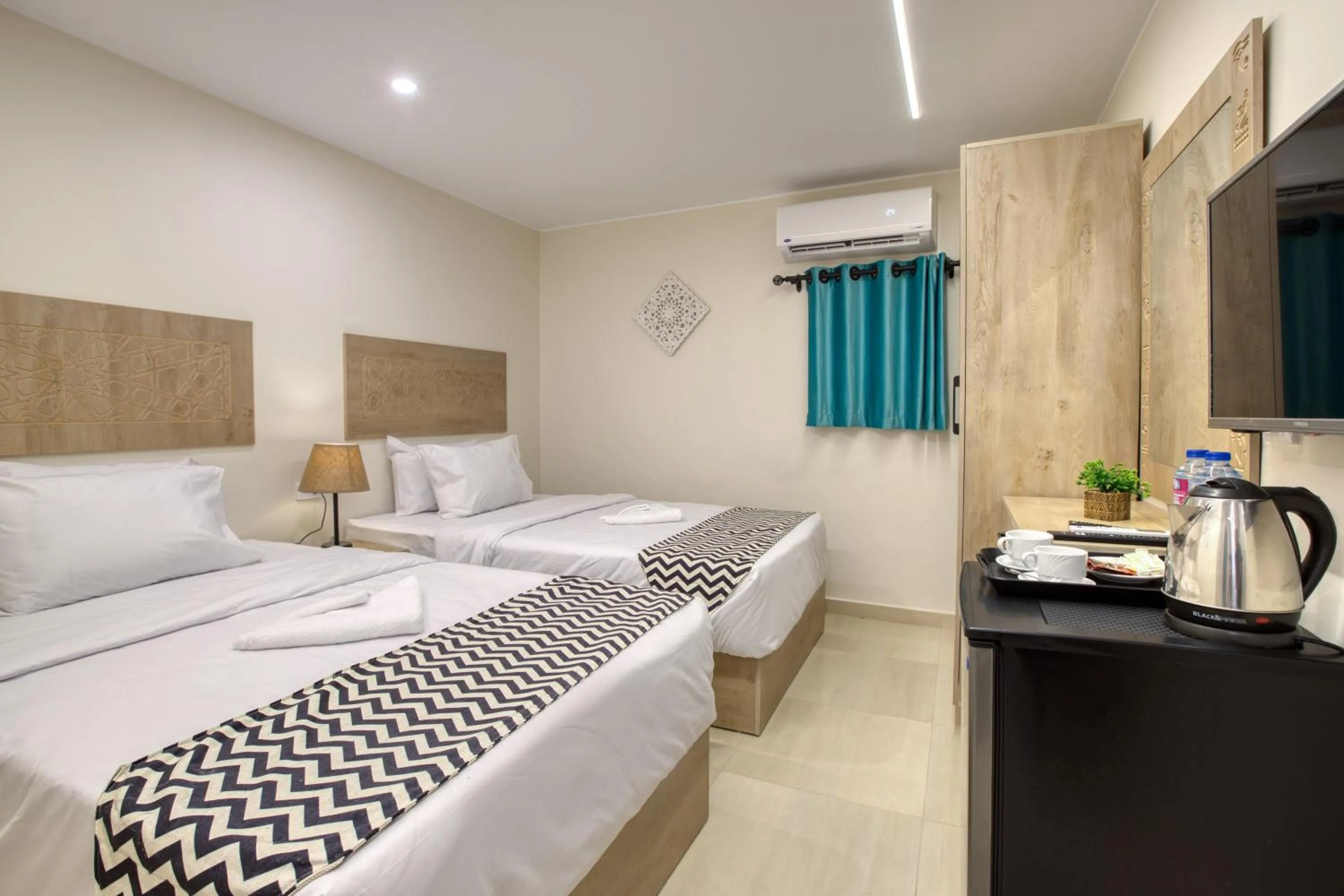 Standard Twin Room in The Gate Hotel Front Pyramids & Sphinx View