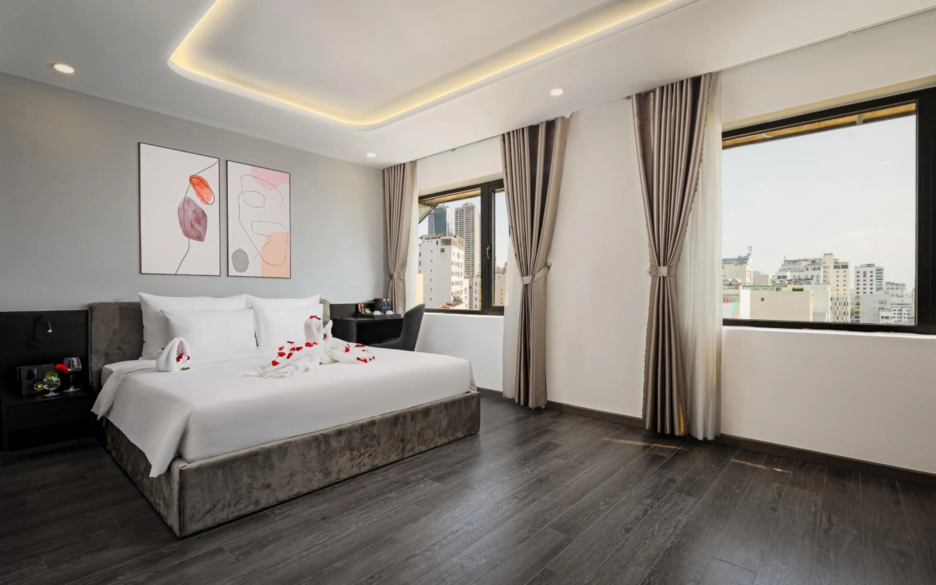 Queen Room in Mercy Emerald Hotel