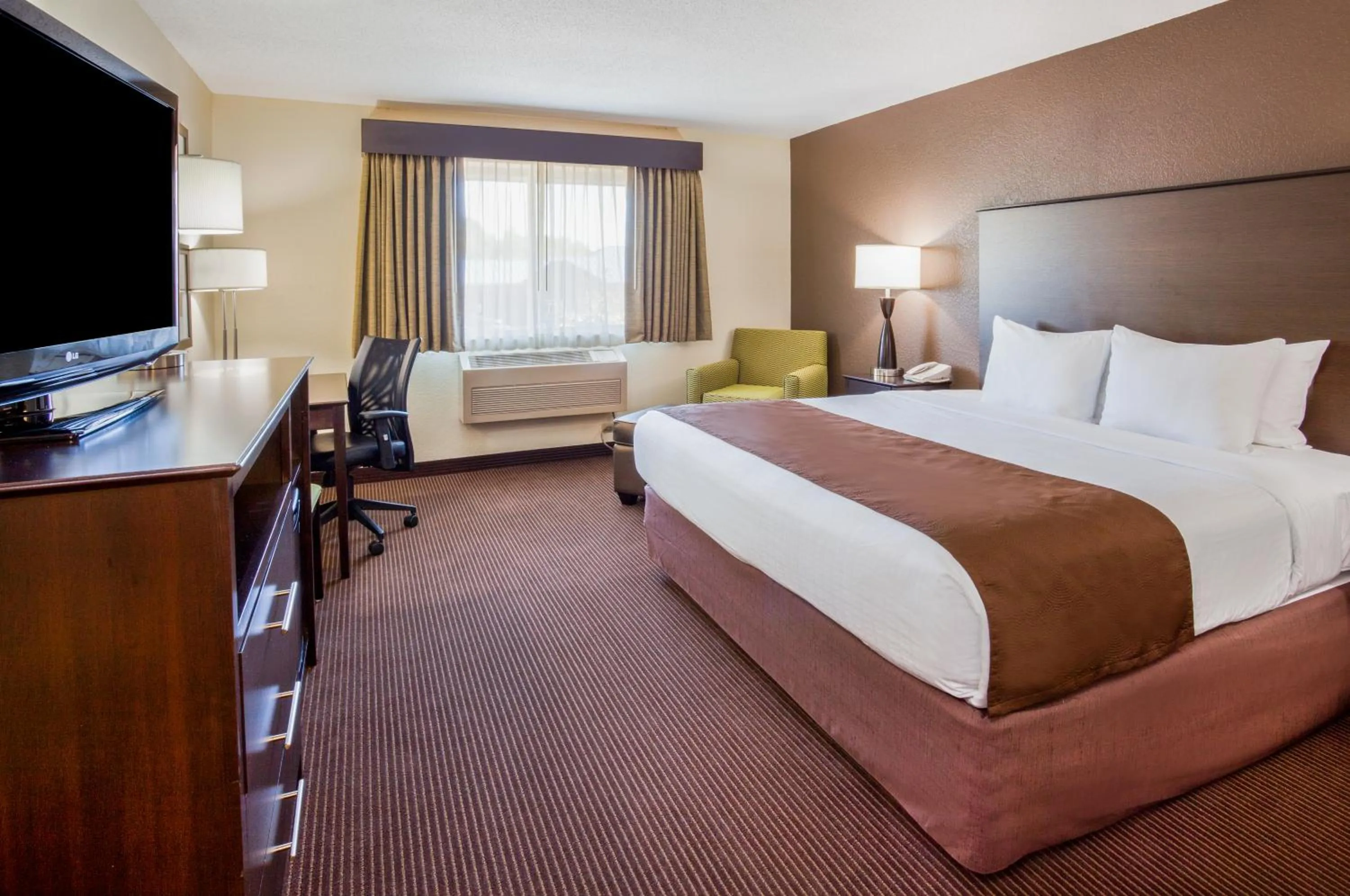 King Room - Non-Smoking in AmericInn by Wyndham Rhinelander