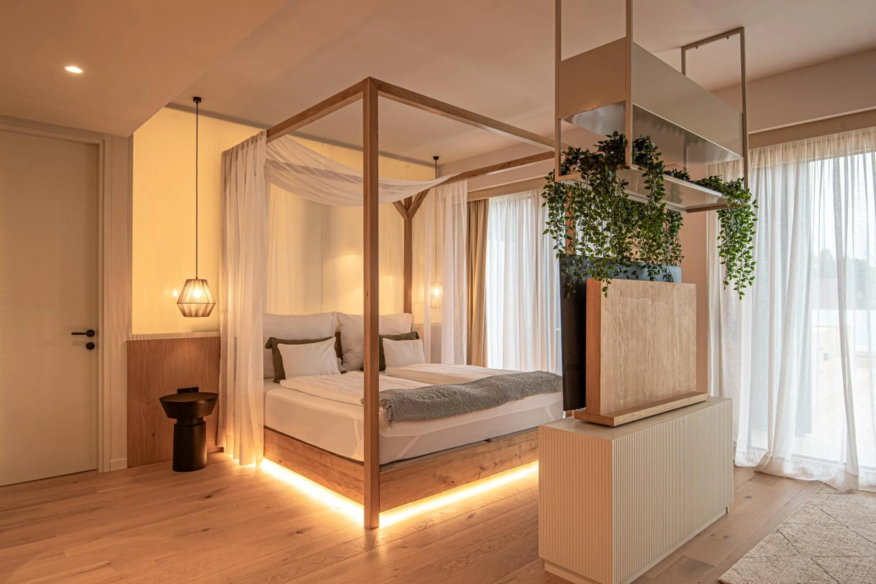 Deluxe Suite with Spa Bath - single occupancy in REED Boutique HOTEL & BISTRO