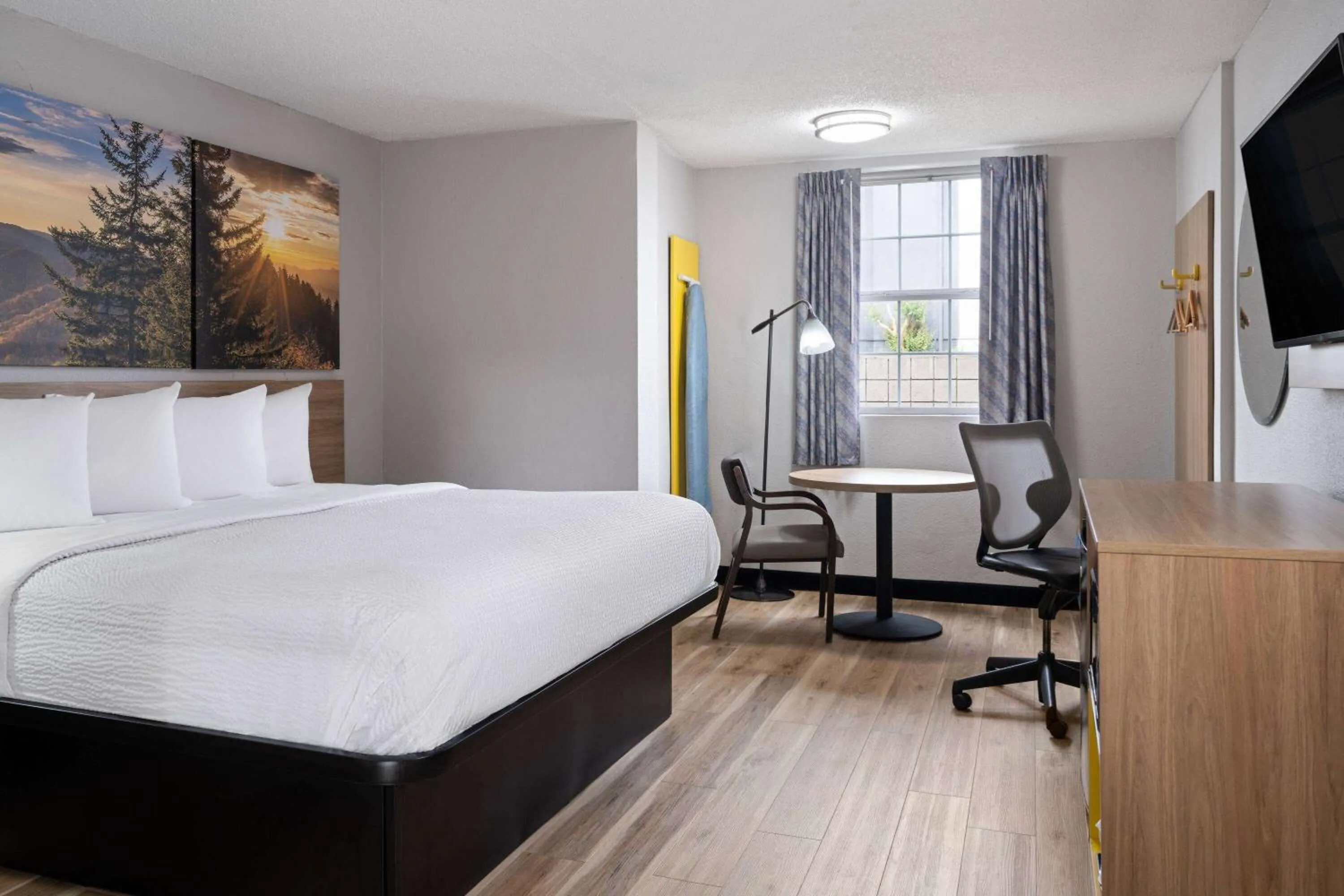 King Room - Non-Smoking in Days Inn by Wyndham Salisbury, NC