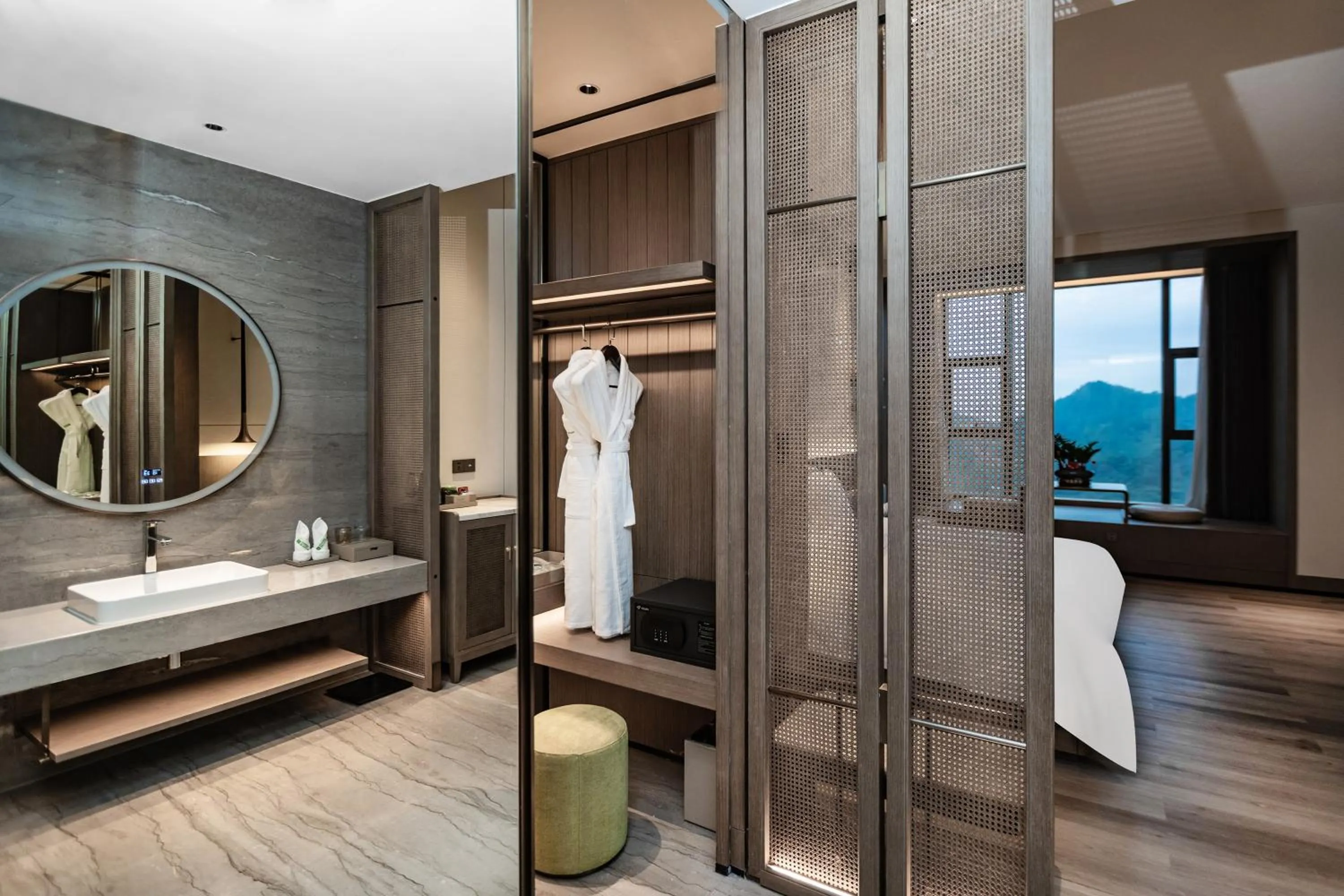 Mingshi Zen King Studio in Wyndham Garden Gaozhou