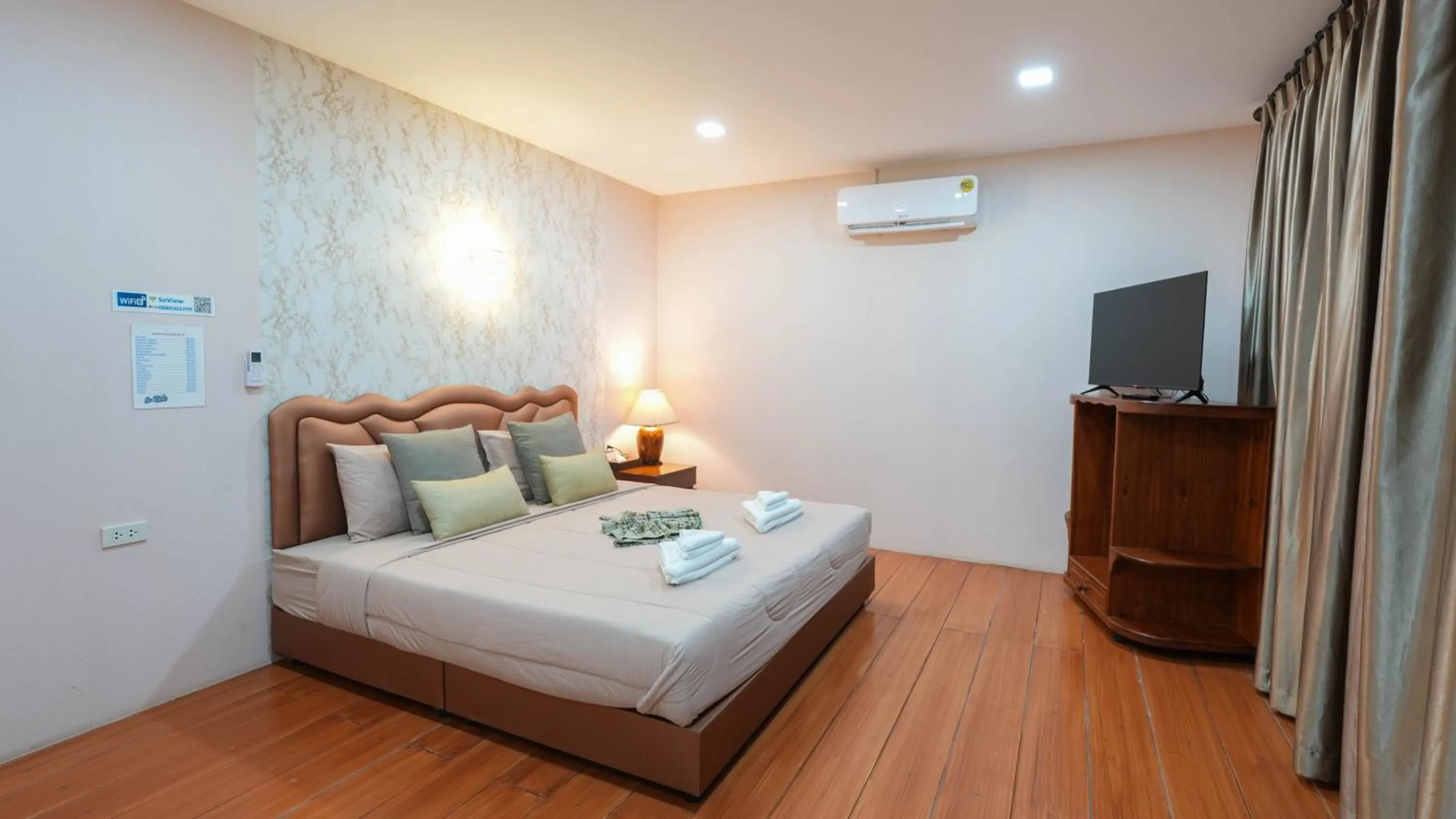 King Room with Balcony in So View Phuket Resort