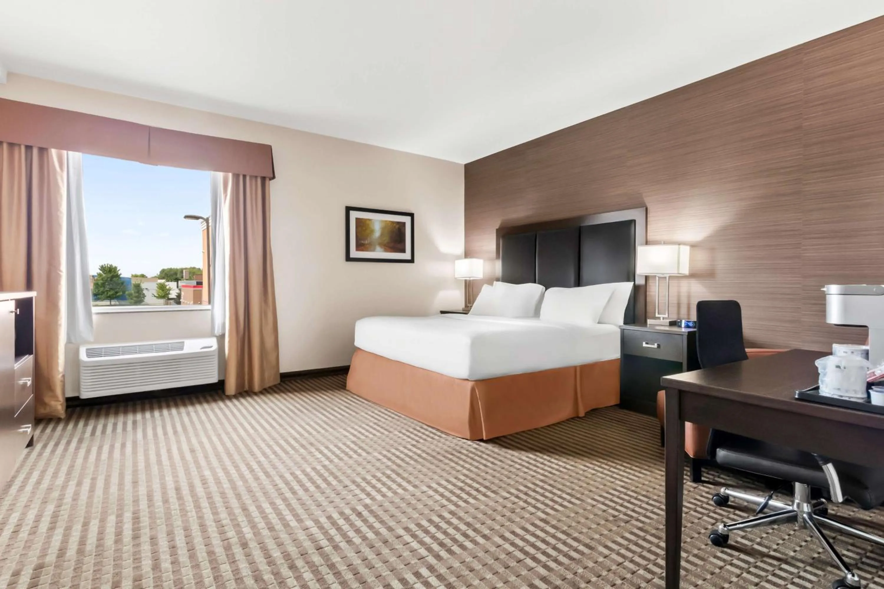 King Room - Non-Smoking in Best Western Plus Fergus Hotel