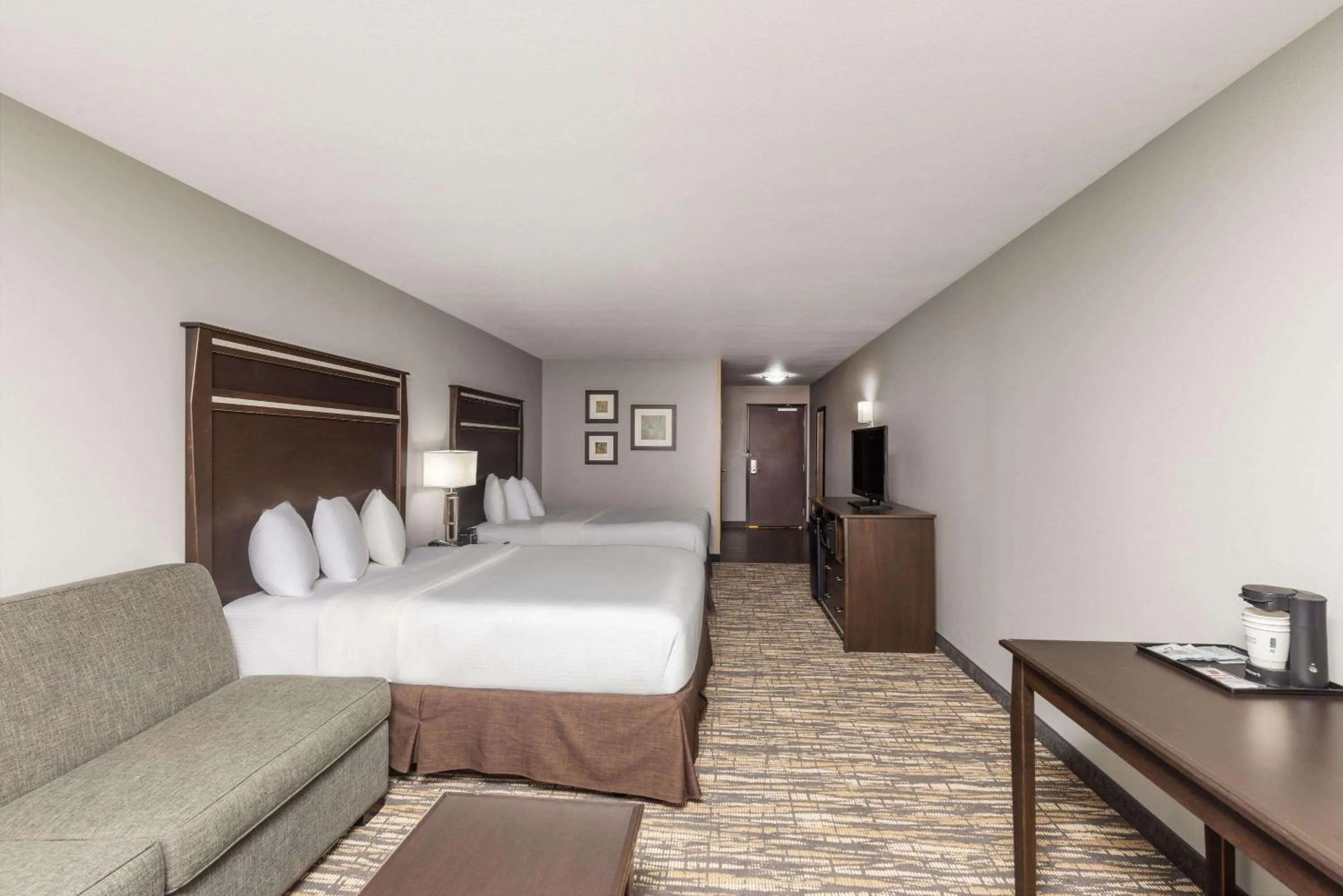 Deluxe Queen Suite with City View - Mobility Access/Non-Smoking in La Quinta by Wyndham Sioux Falls