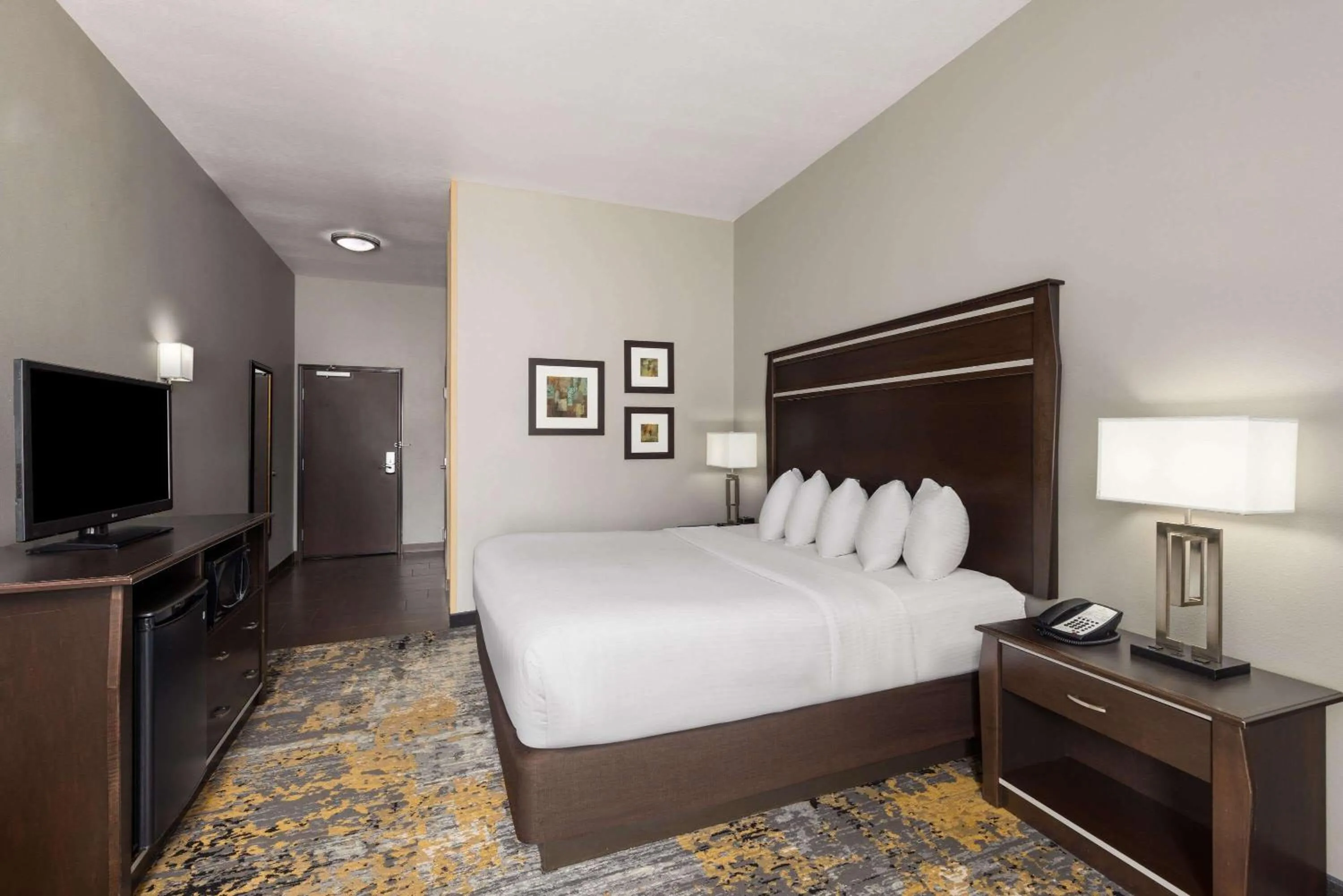 King Room with City View - Mobility Access/Non-Smoking in La Quinta by Wyndham Sioux Falls