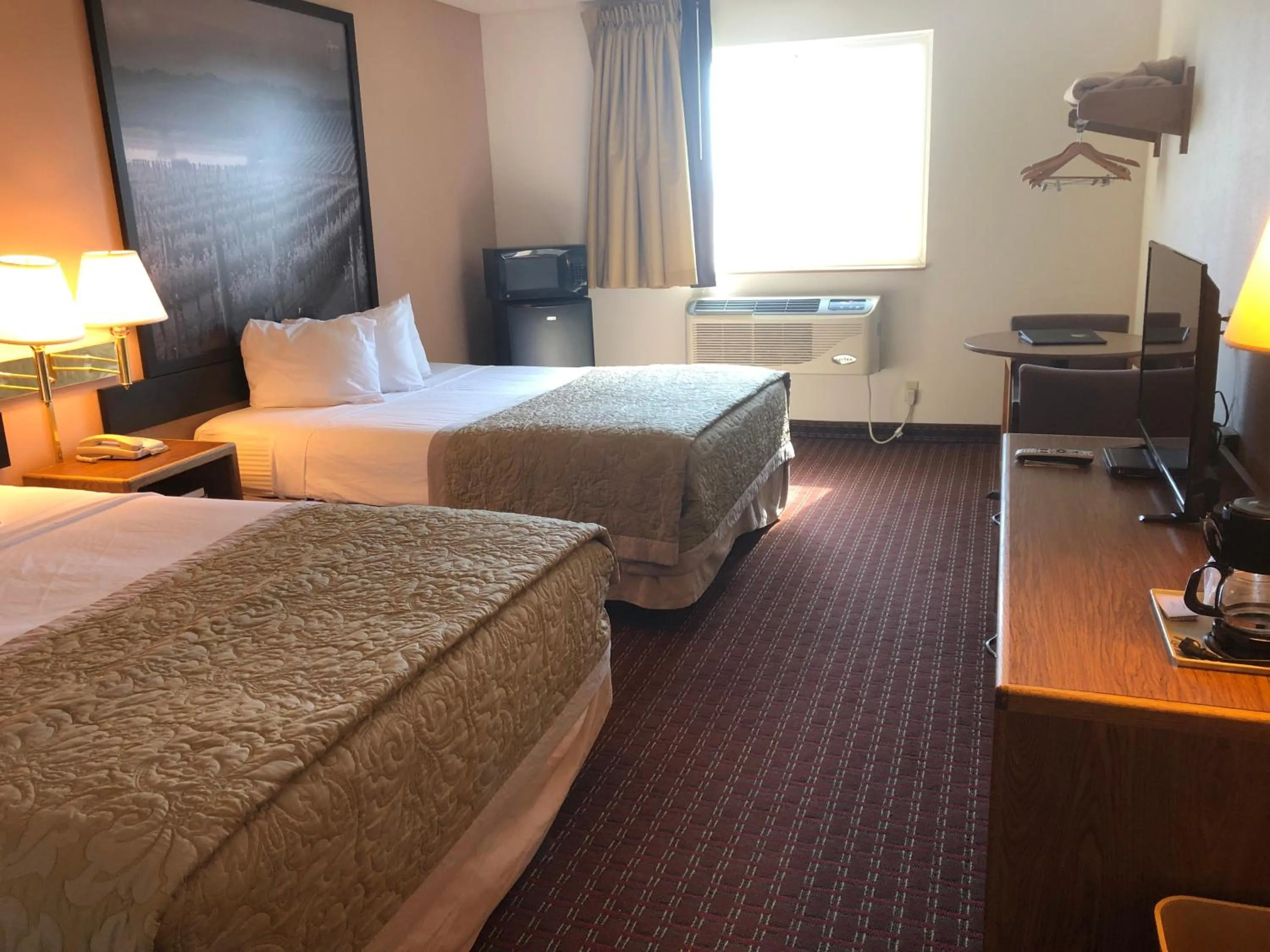 Studio Suite with Two Queen Beds - Non-Smoking in Super 8 by Wyndham Pendleton